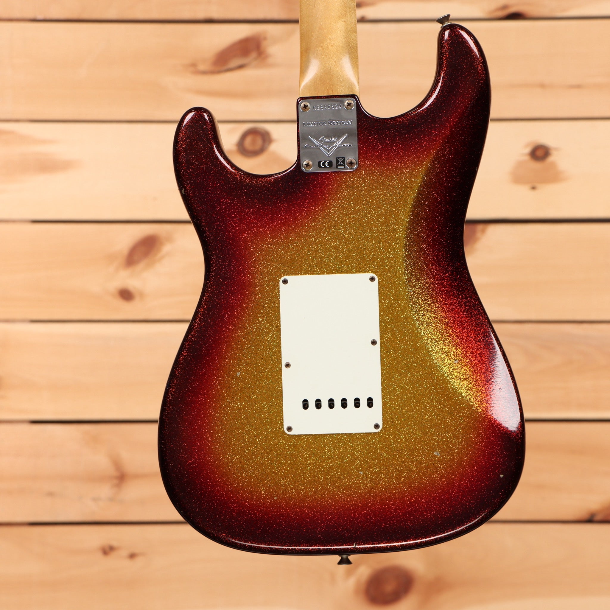 Fender Custom Shop Limited 1963 Sparkle Stratocaster Journeyman Relic electric guitar 3-color sunburst with white pickguard