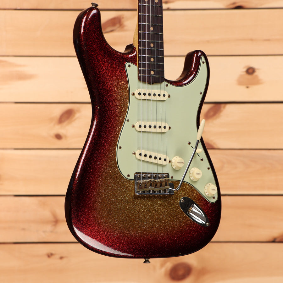 Fender Custom Shop Limited 1963 Sparkle Stratocaster Journeyman Relic electric guitar 3-Color Sunburst with single-coil pickups