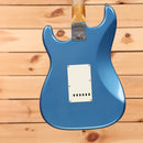 Fender Custom Shop Limited 1963 Stratocaster Journeyman Relic electric guitar Lake Placid Blue with single-coil pickups