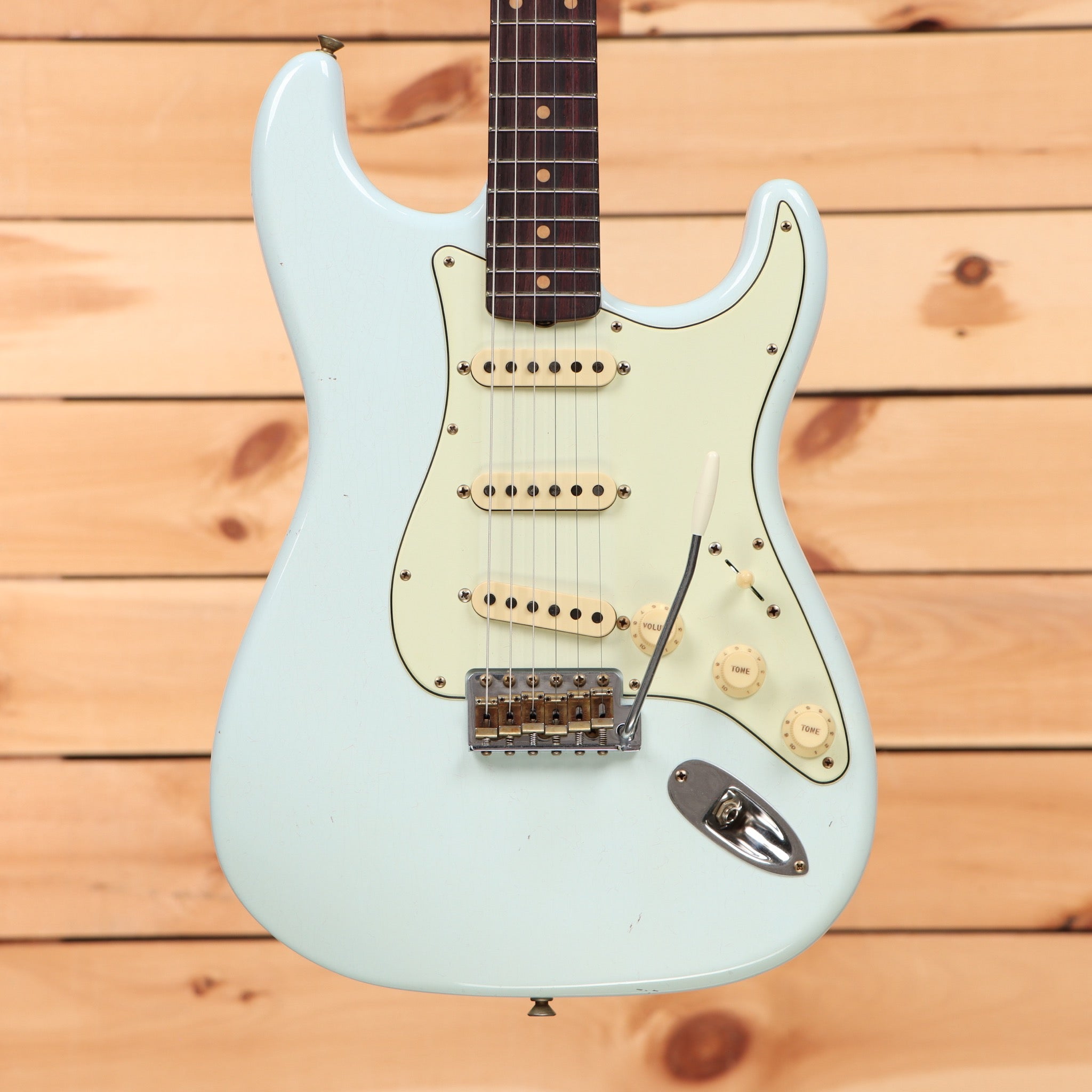 Fender Custom Shop 1959 Stratocaster Journeyman Relic electric guitar Super Faded Aged Sonic Blue with single-coil pickups