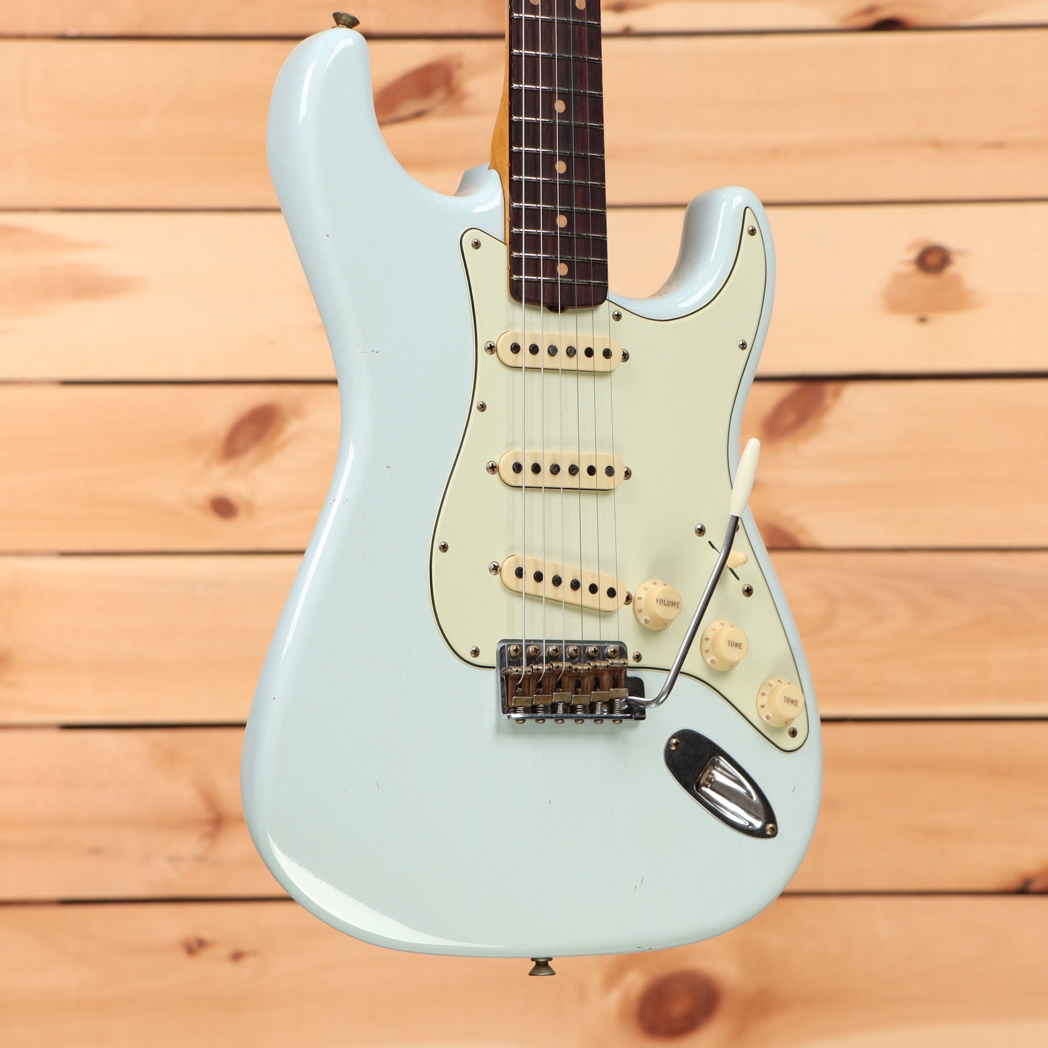 Fender Custom Shop 1959 Stratocaster Journeyman Relic electric guitar super faded aged sonic blue with single-coil pickups