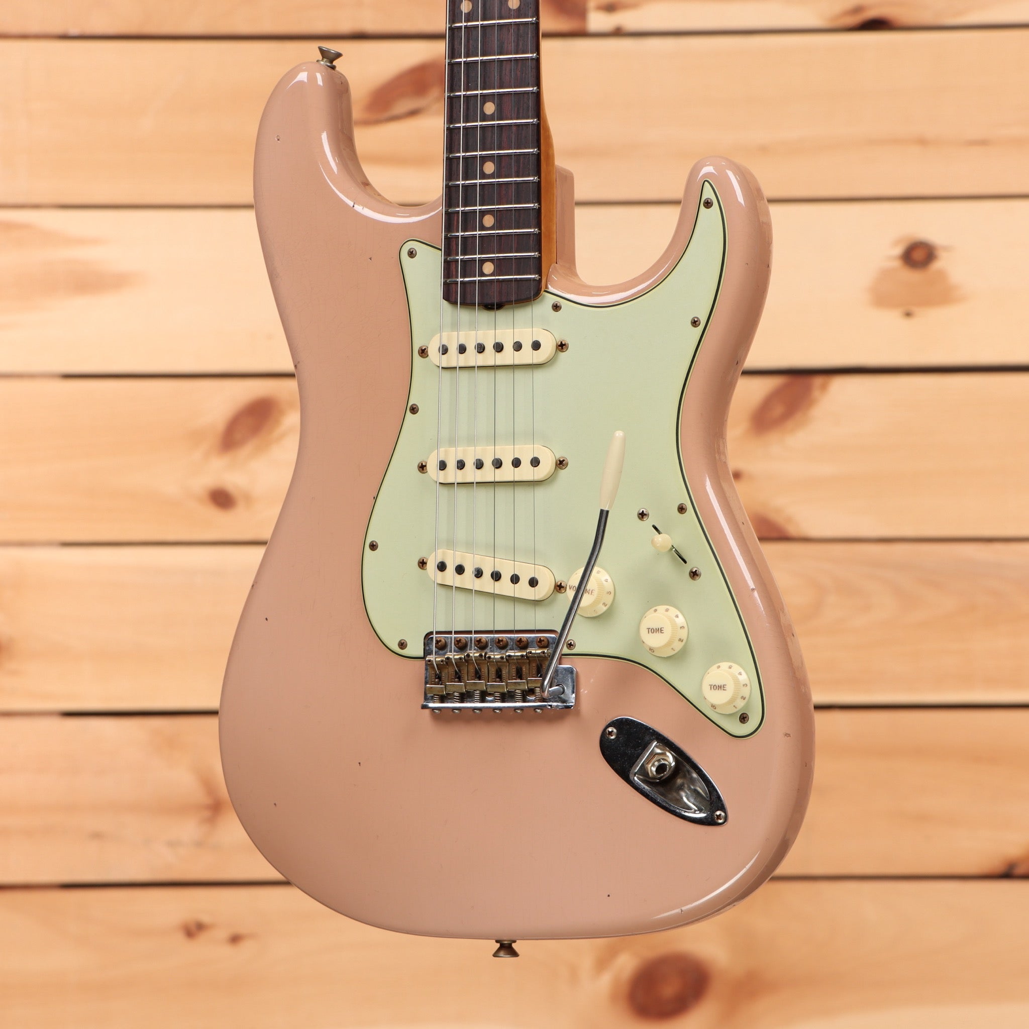 Fender Custom Shop 1959 Stratocaster Journeyman Relic electric guitar Dirty Shell Pink with mint green pickguard