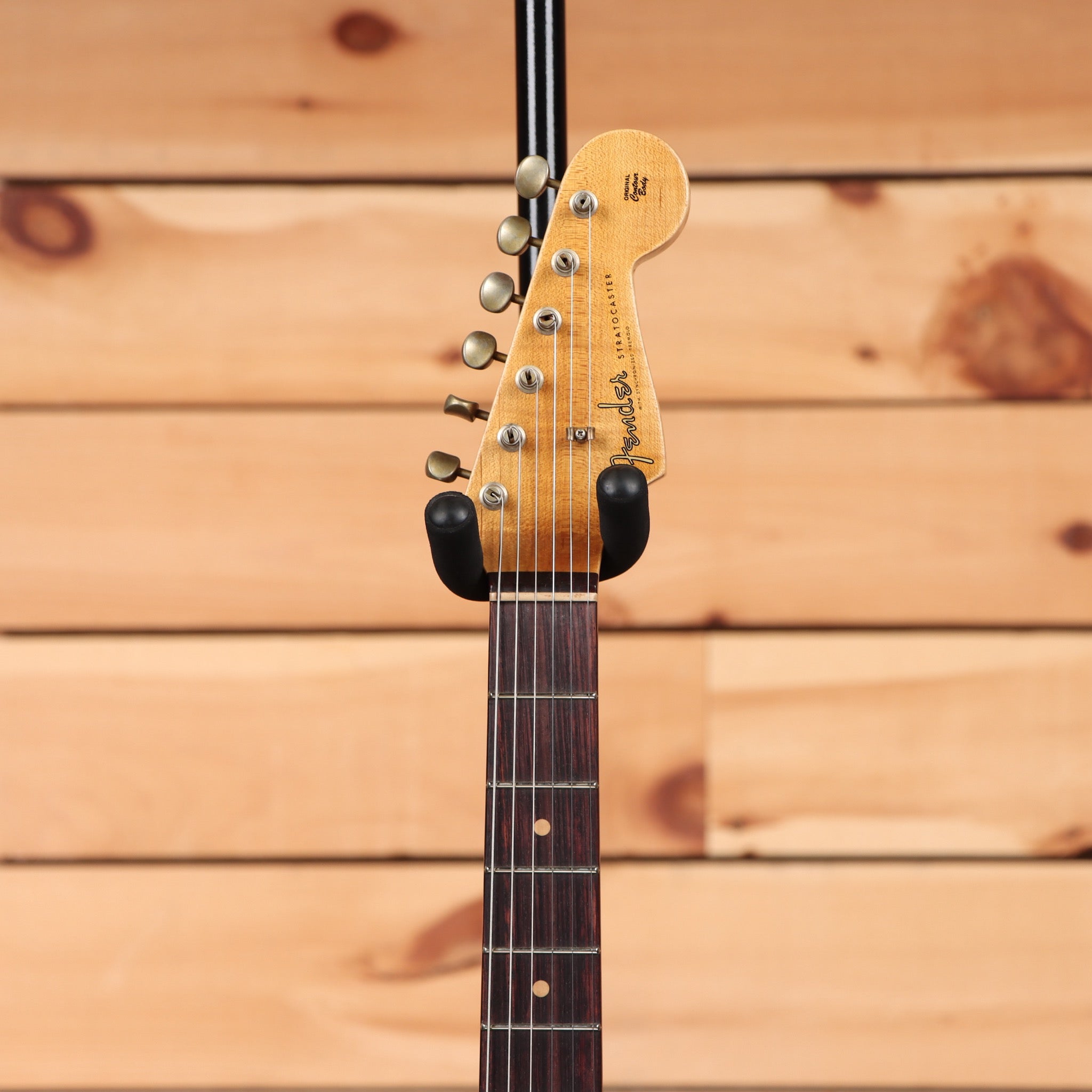 Fender Custom Shop 1959 Stratocaster Journeyman Relic electric guitar Dirty Shell Pink with single-coil pickups