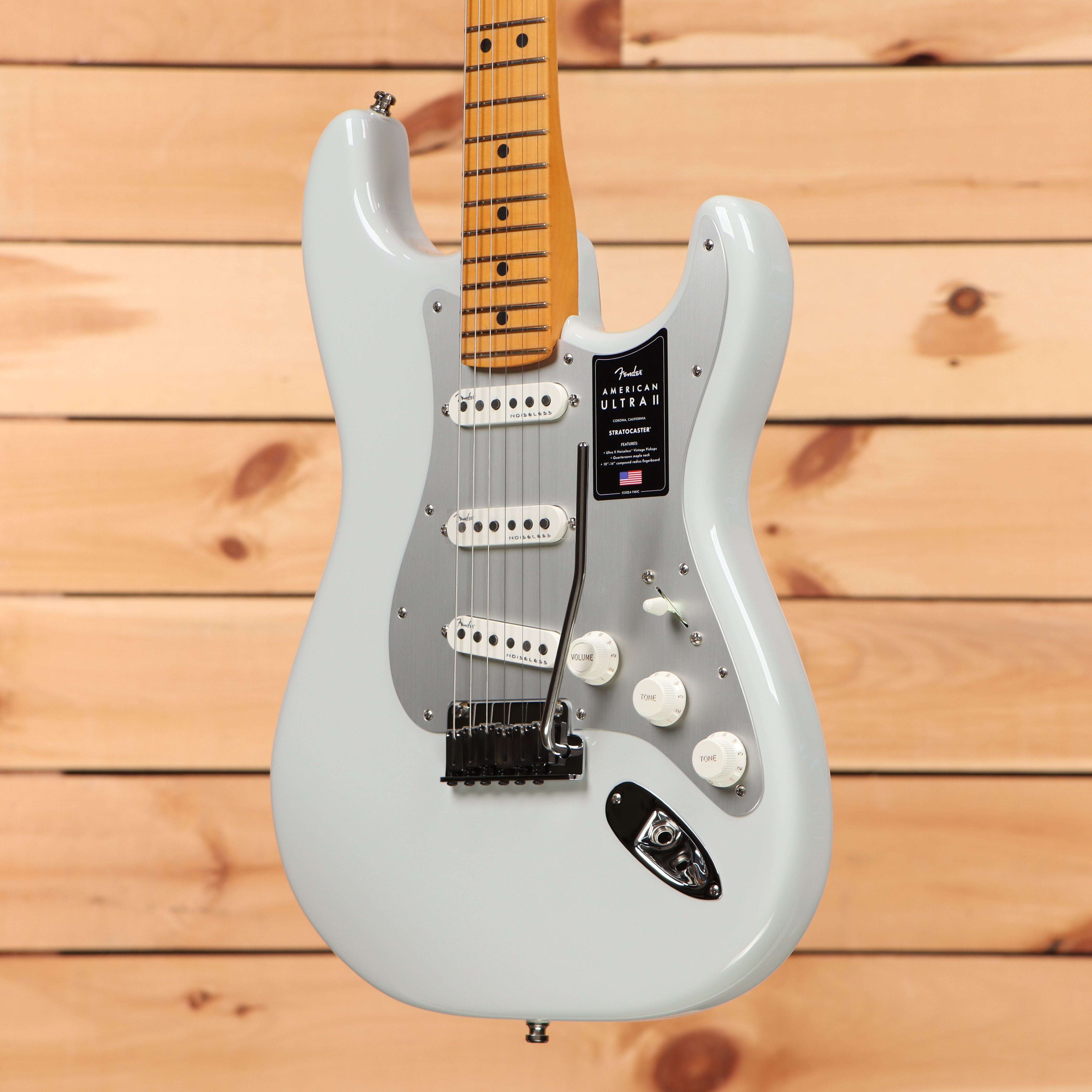 Fender American Ultra II Stratocaster electric guitar Avalanche white with maple neck and single-coil pickups