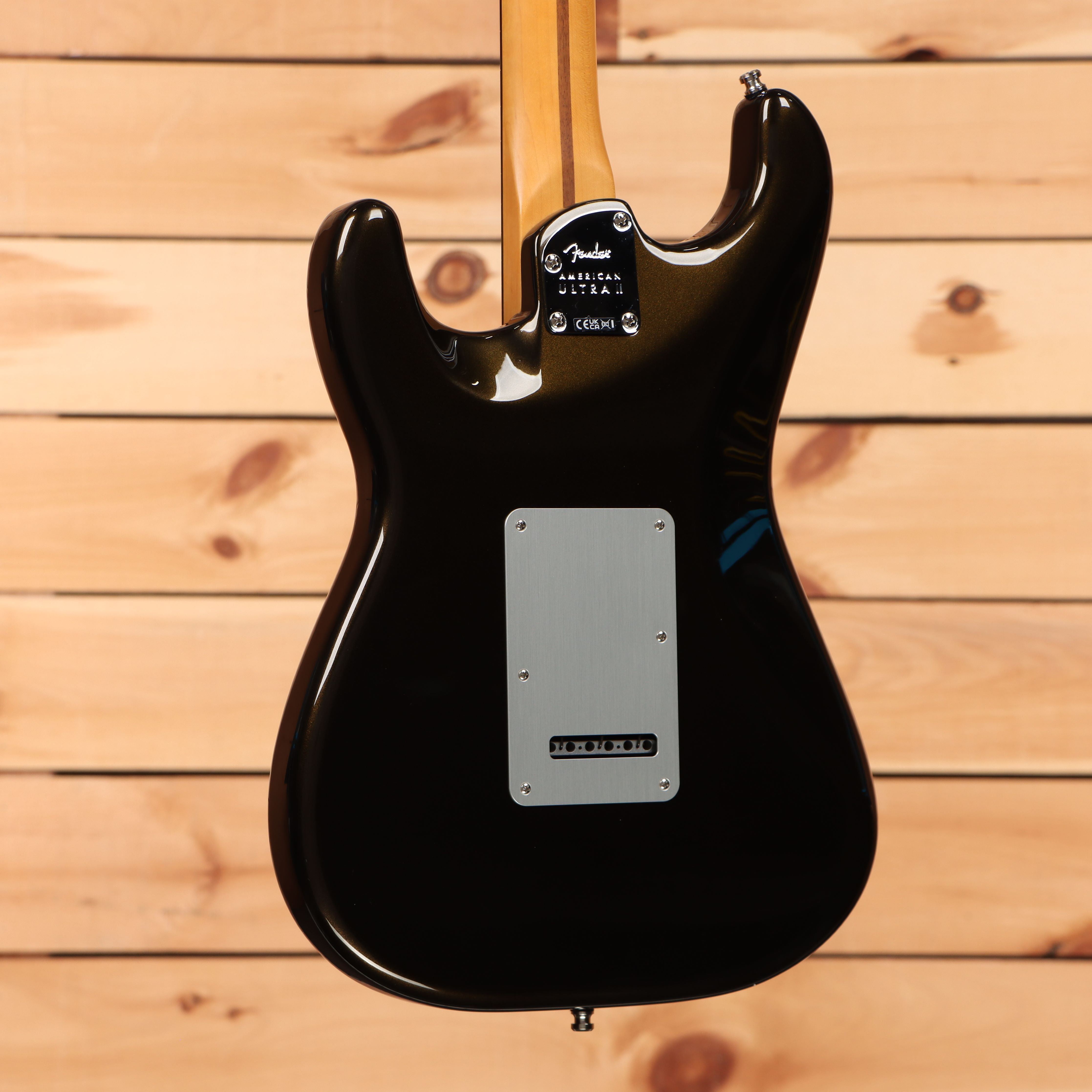 Fender American Ultra II Stratocaster HSS electric guitar Texas Tea with white pickguard and single-coil pickup