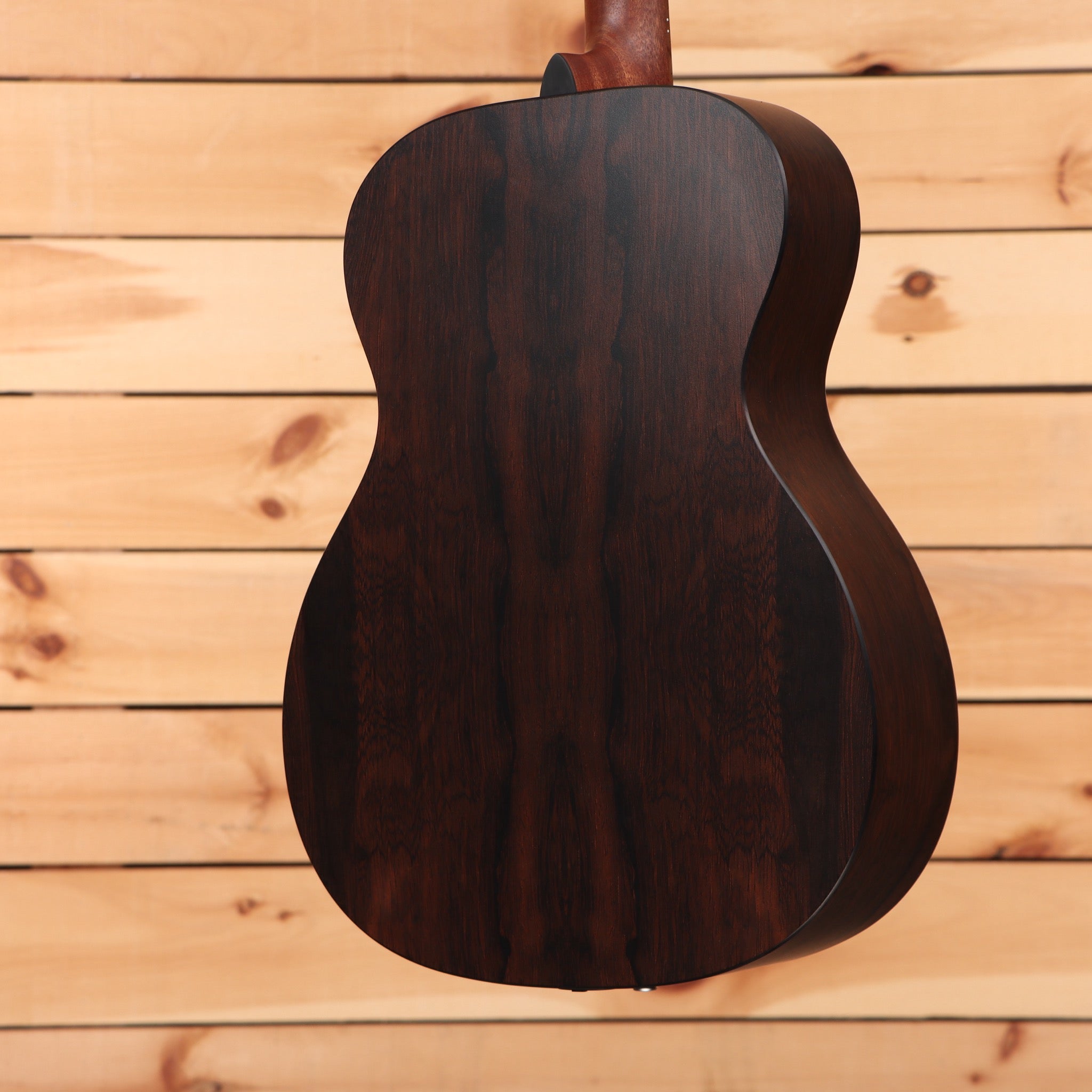 Martin 000X2E concert acoustic guitar Brazilian natural finish with rosewood back and sides