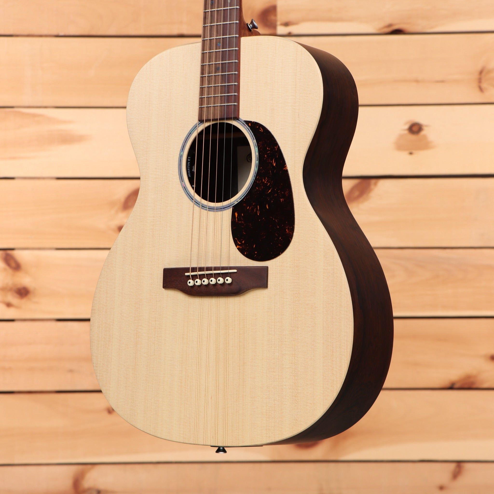 Martin 000X2E Concert acoustic guitar natural finish with tortoiseshell pickguard