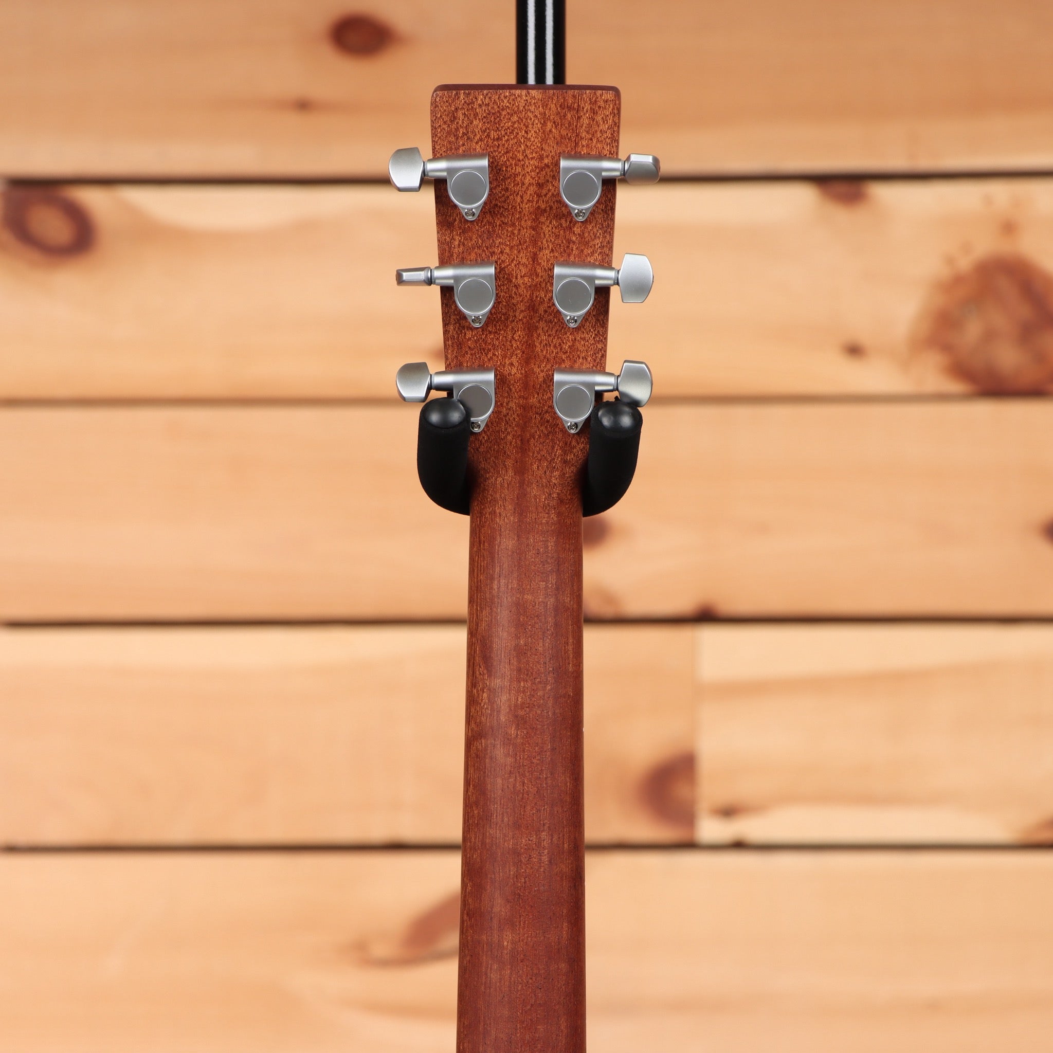Martin 000X2E concert acoustic guitar natural finish with chrome tuning machines