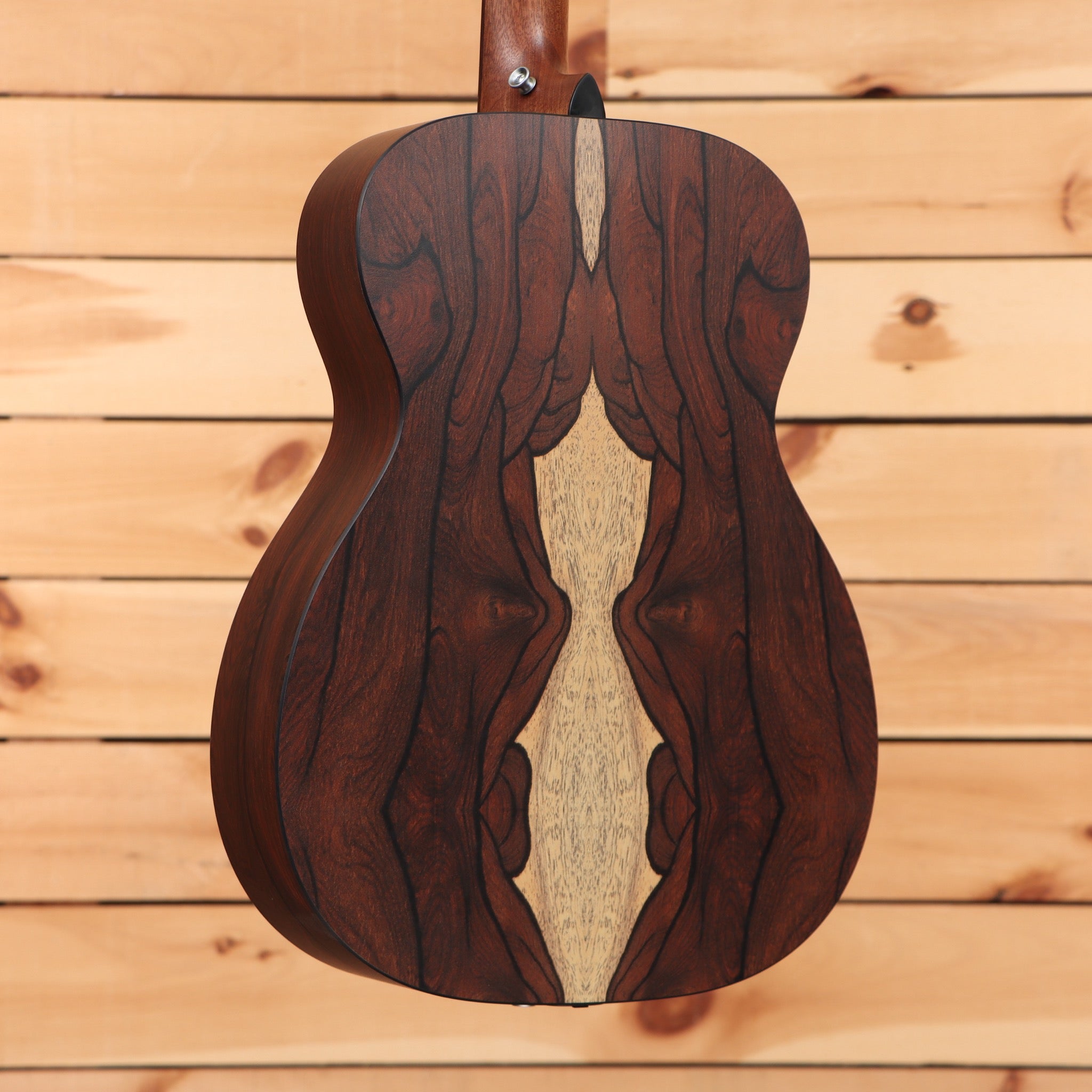 Martin 00X2E Grand Concert acoustic guitar natural finish with light wood center strip