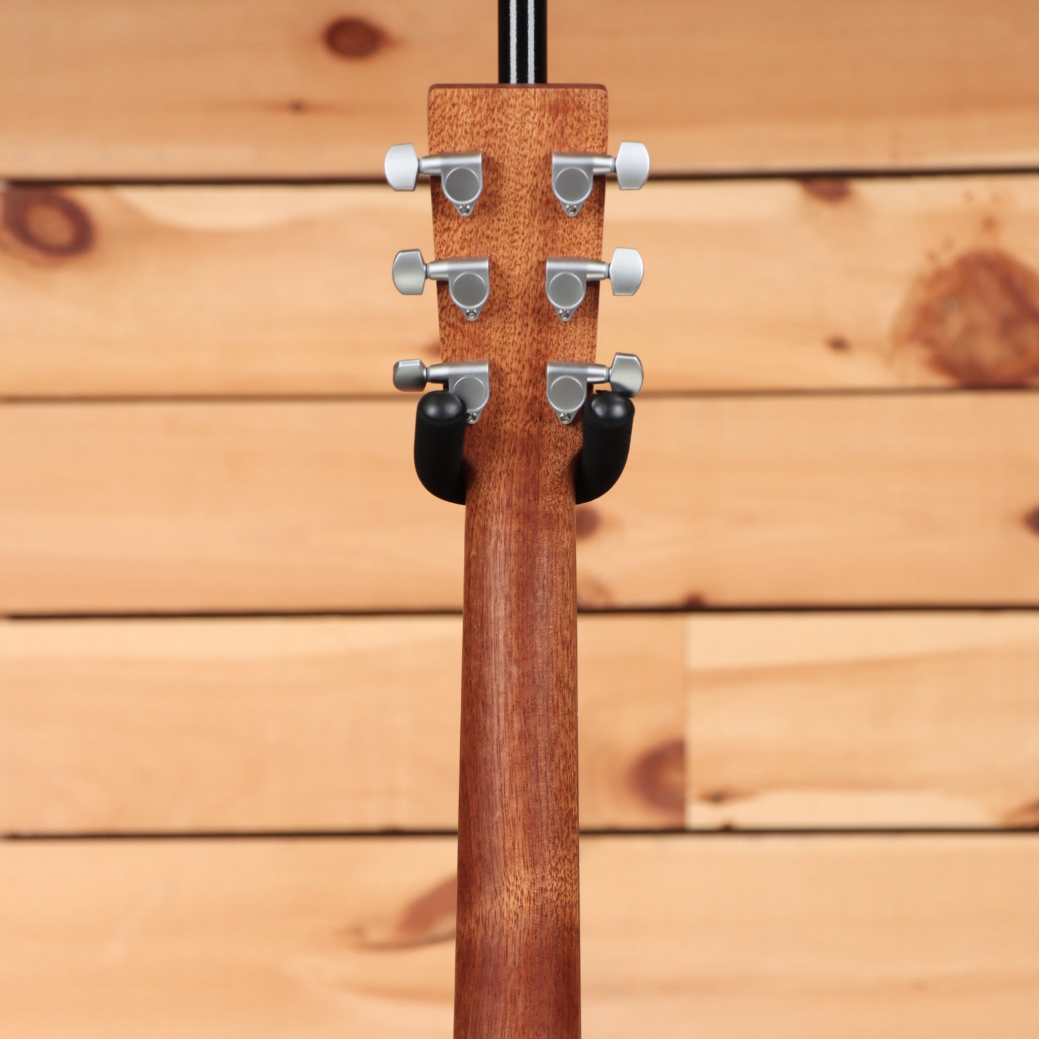 Martin 00X2E Grand Concert acoustic guitar natural finish with chrome tuning machines