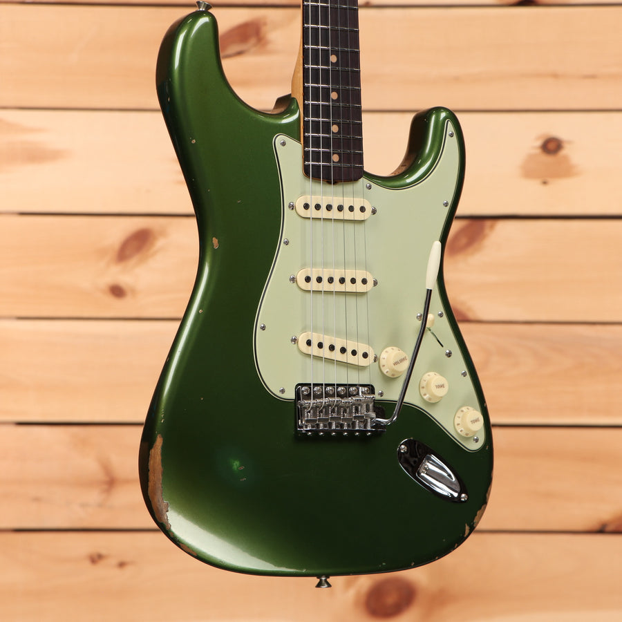Fender Custom Shop Righteous Reissue Late 1962 Stratocaster electric guitar Aged Olive Green Metallic with single-coil pickups