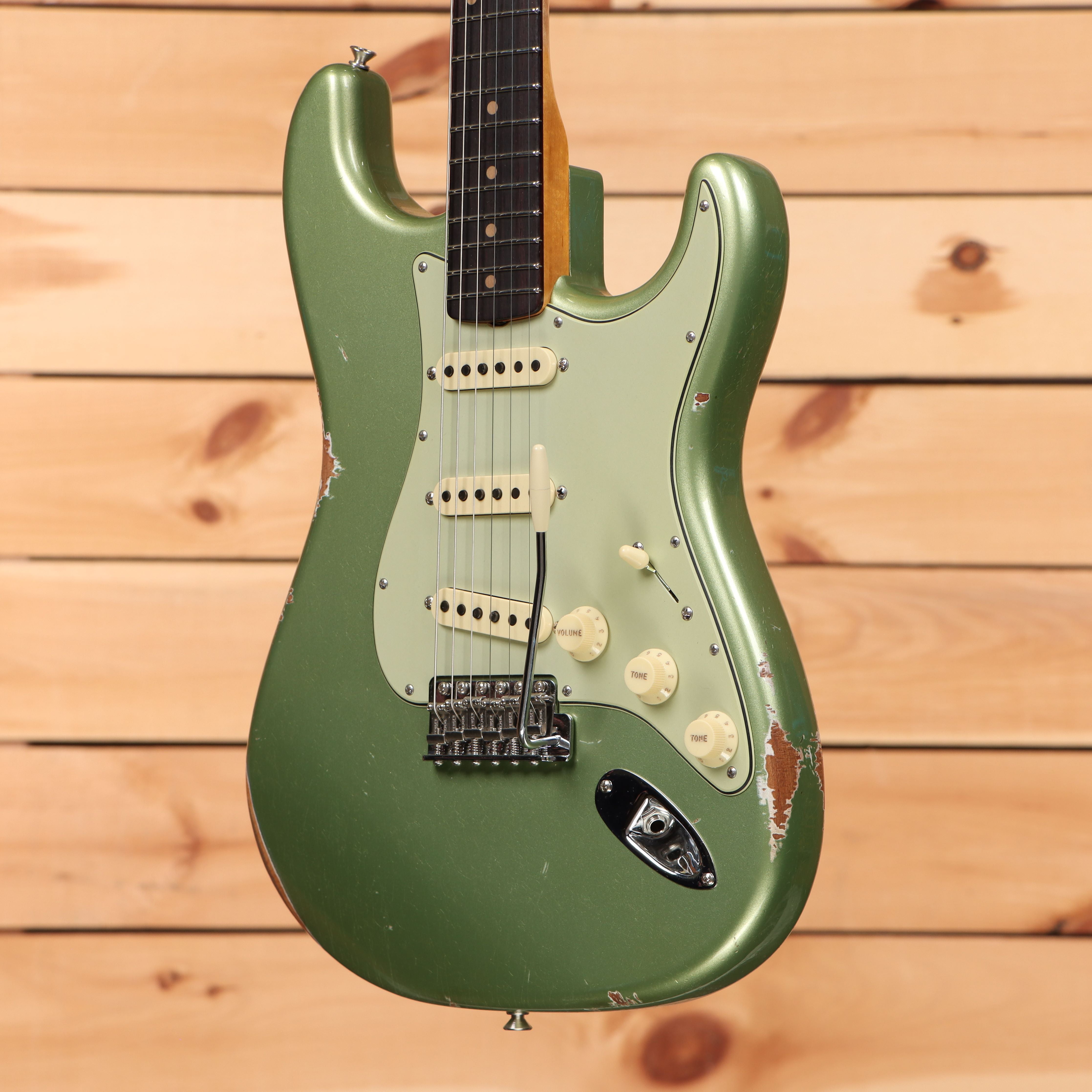 Fender Custom Shop Righteous Reissue Late 1962 Stratocaster relic electric guitar Sage Green Metallic with single-coil pickups