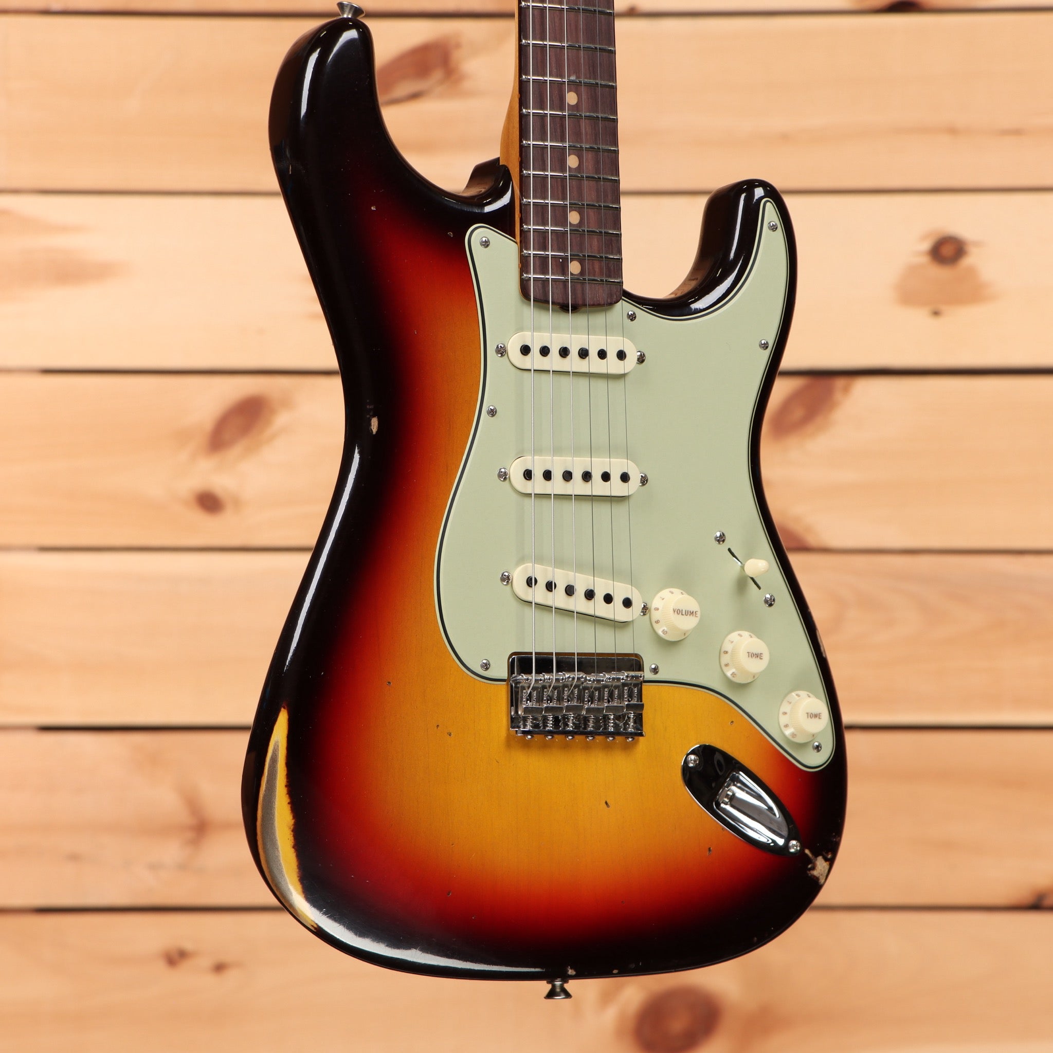 Fender Custom Shop Limited 1959 Stratocaster Hardtail Relic electric guitar Chocolate 3-Tone Sunburst with single-coil pickups