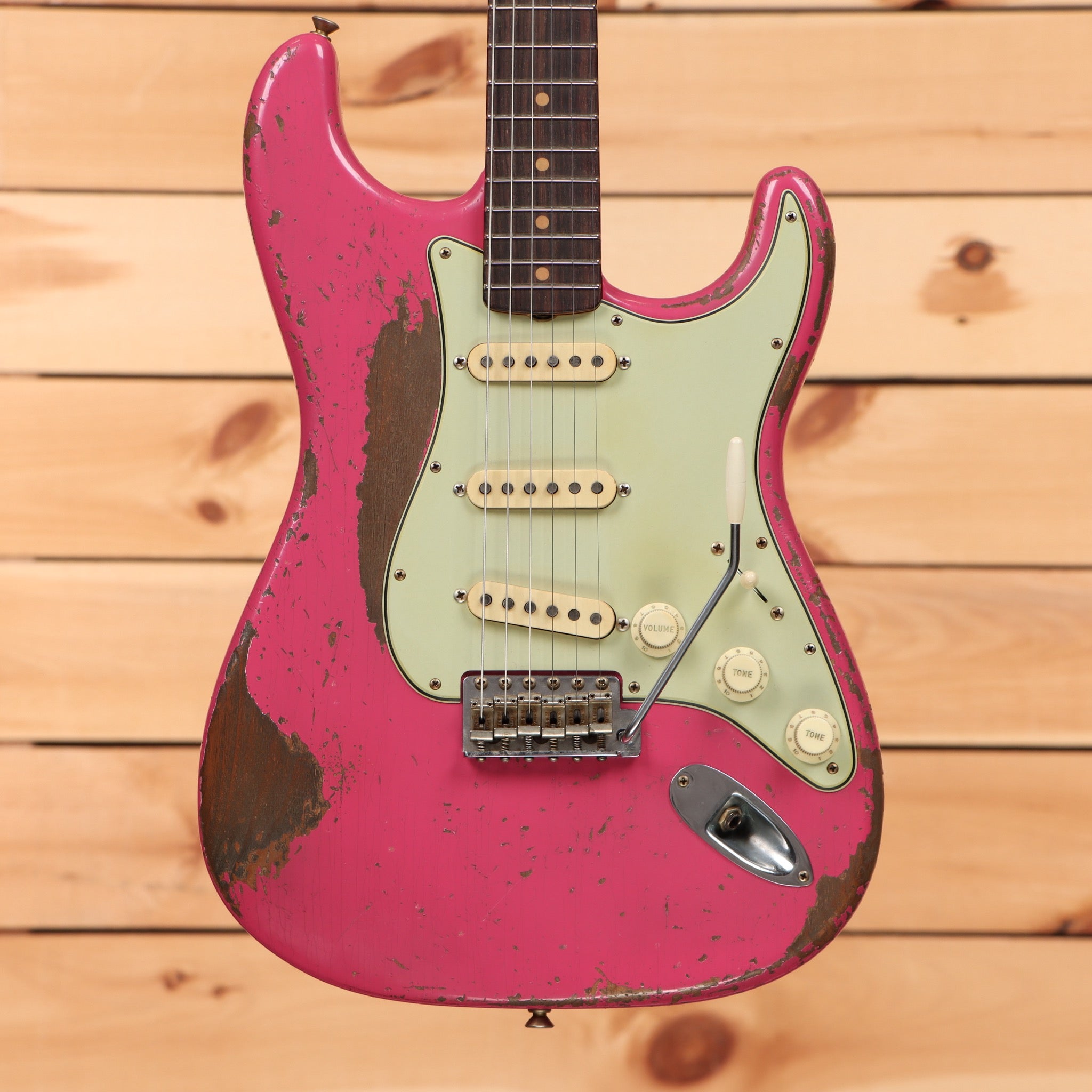 Fender Custom Shop Limited Greg Fessler Masterbuilt 1963 Stratocaster Relic electric guitar Faded Dakota Red with mint green pickguard