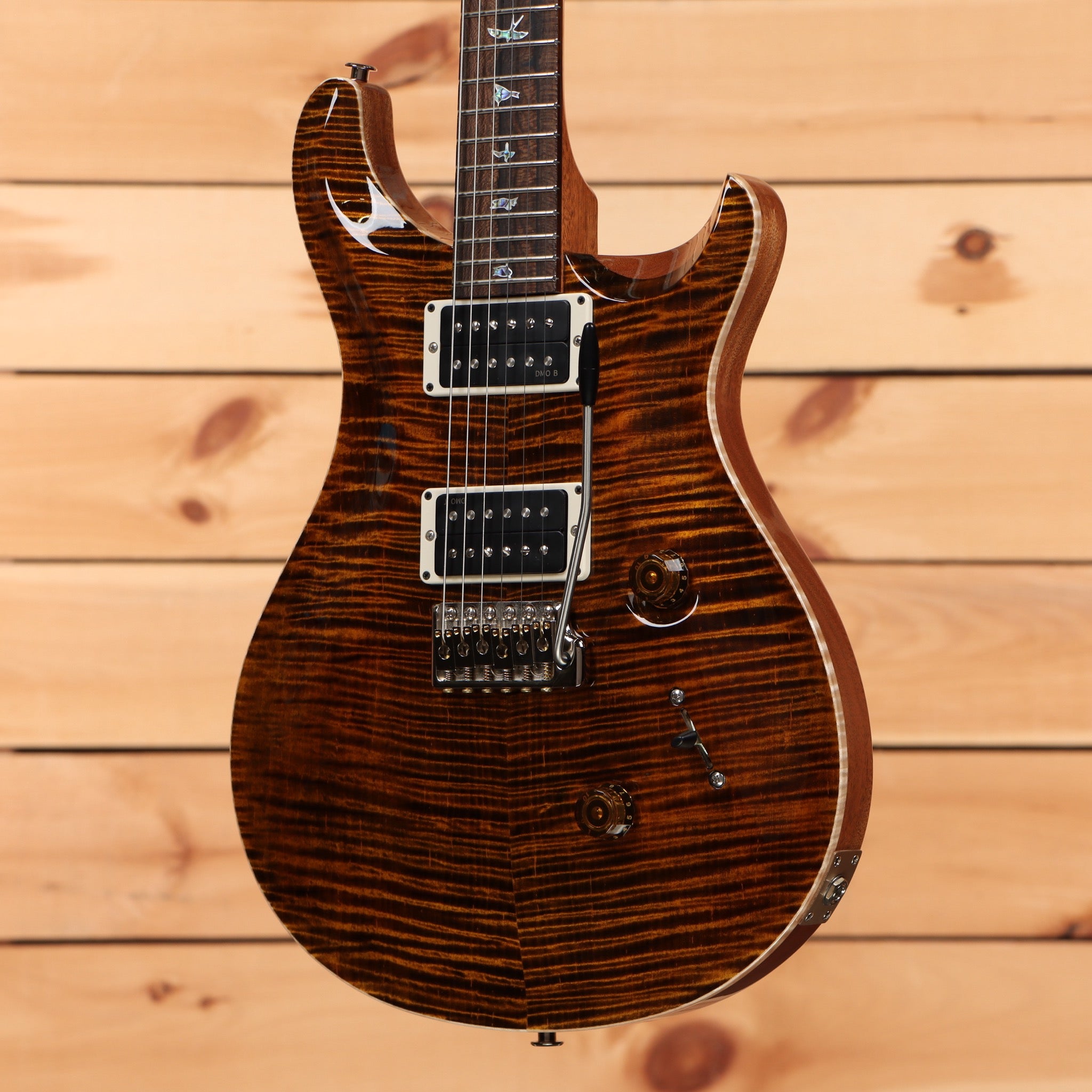 Paul Reed Smith 40th Anniversary Custom 24 Limited Edition electric guitar Tiger Eye flamed maple top humbucker pickups