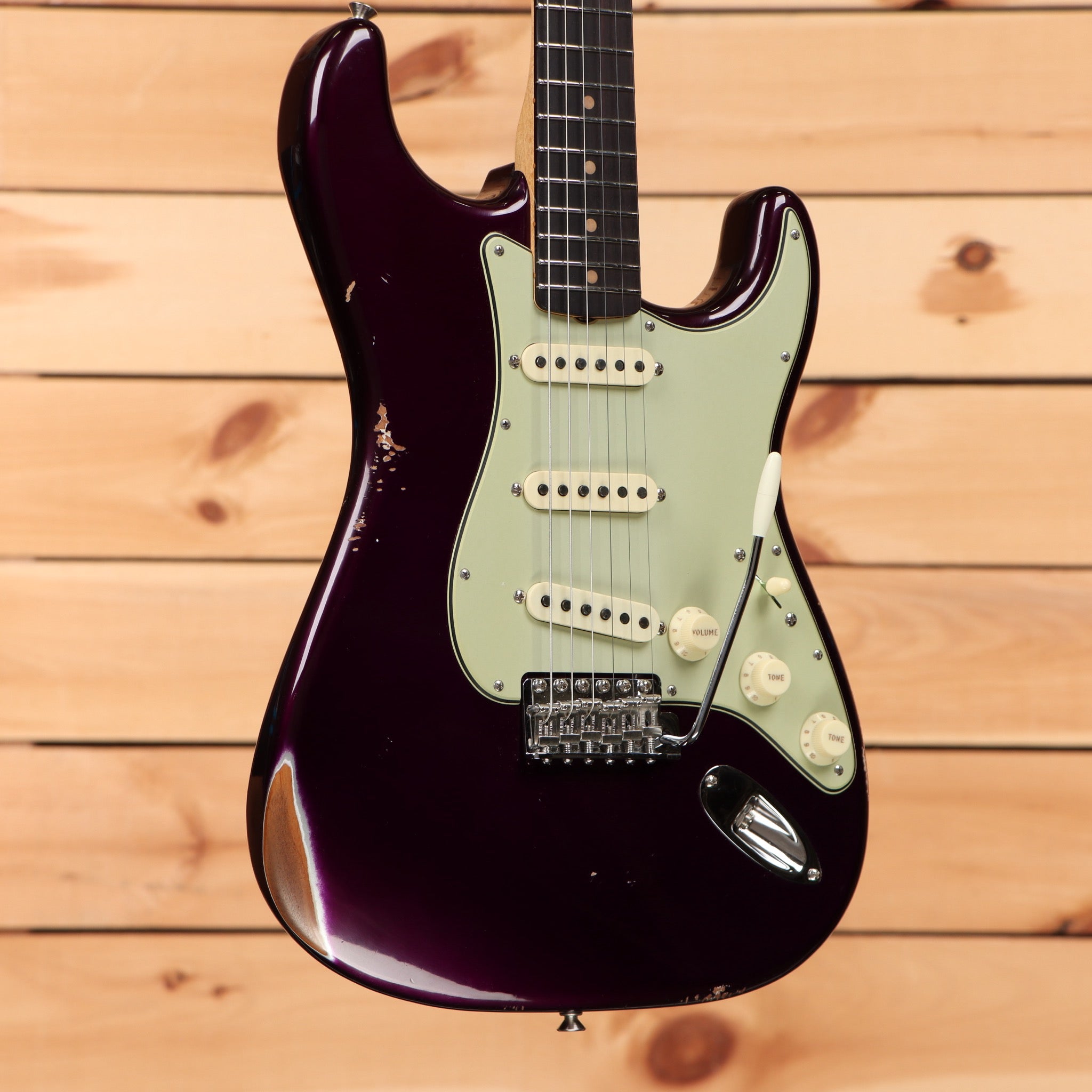 Fender Custom Shop Righteous Reissue Late 1962 Stratocaster electric guitar Midnight Purple relic with mint green pickguard