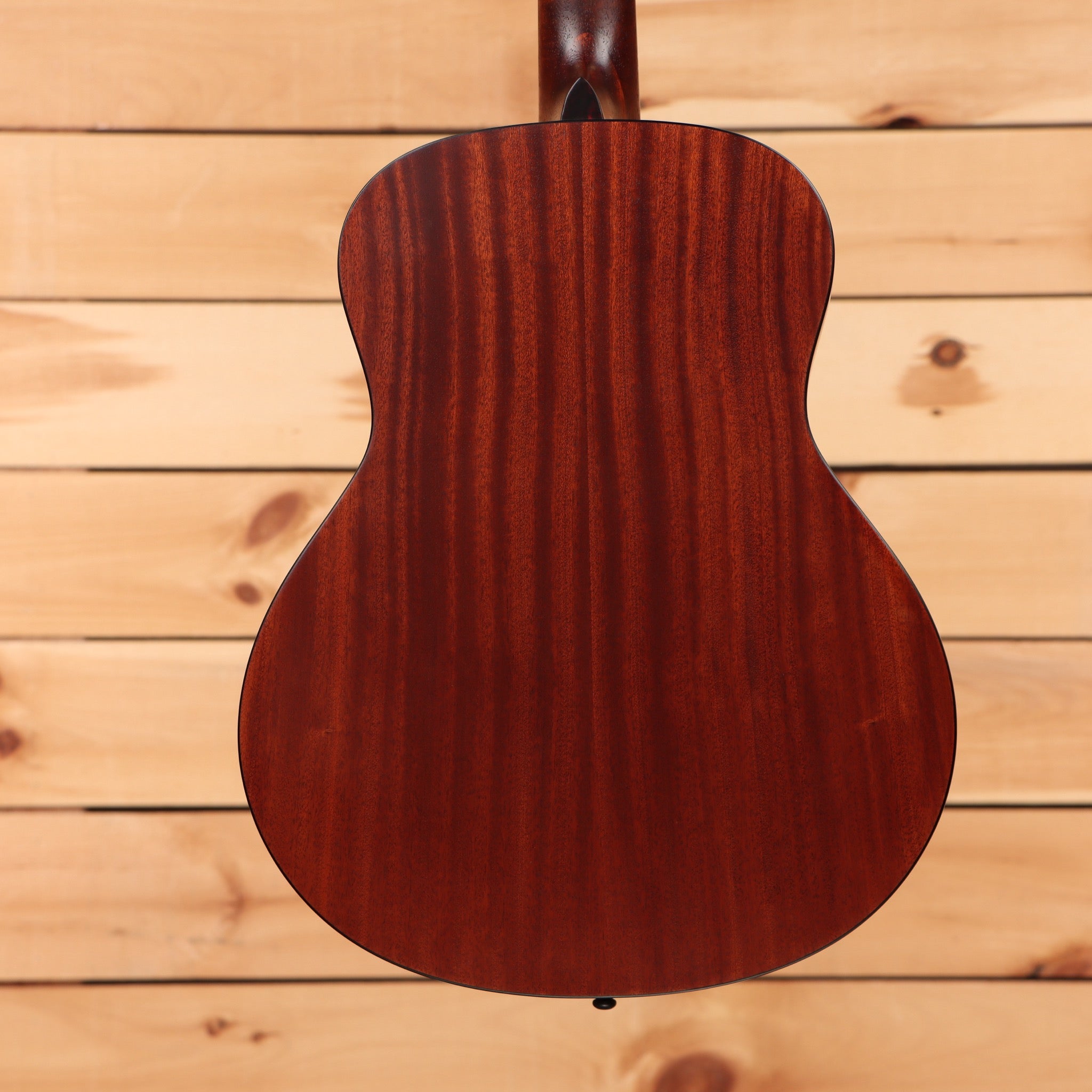 Eastman ACG1 Concert acoustic guitar natural finish with mahogany back and sides