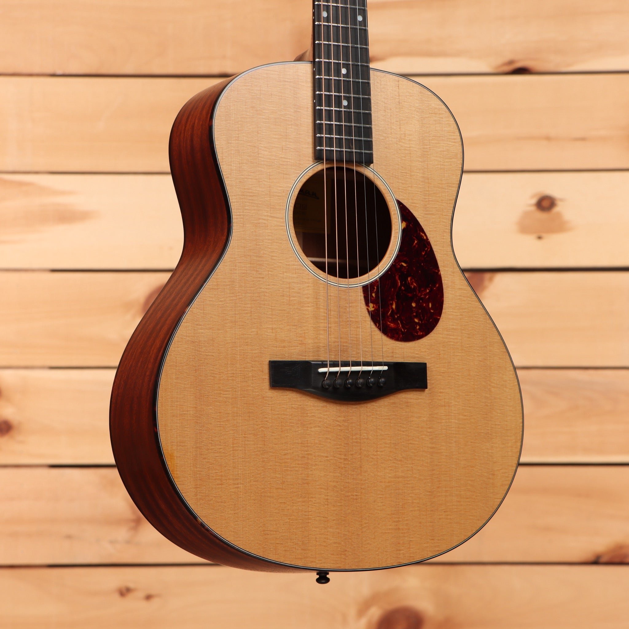 Eastman ACTG1 dreadnought acoustic guitar natural finish with tortoiseshell pickguard