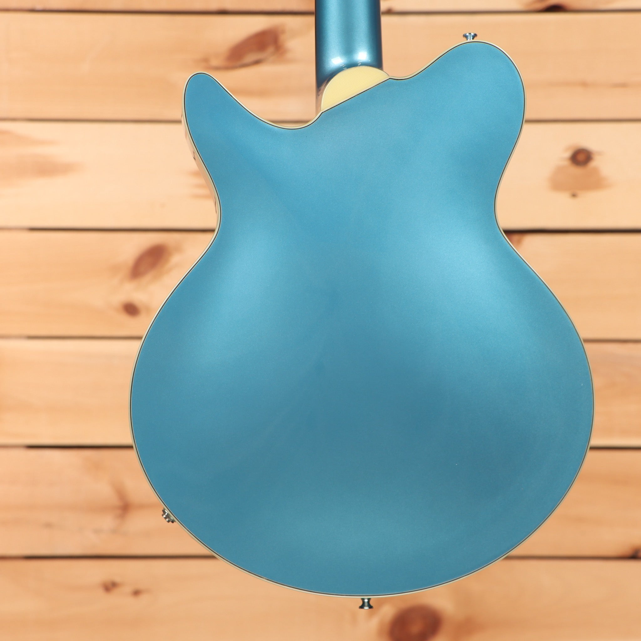 Eastman Romeo semi-hollow electric guitar Celestine Blue with cream binding and f-holes