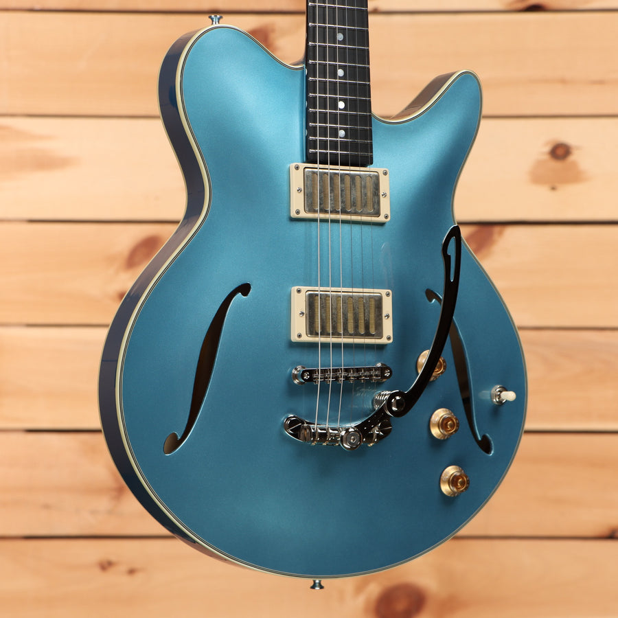 Eastman Romeo LA semi-hollow electric guitar Celestine Blue with dual humbucker pickups and f-holes