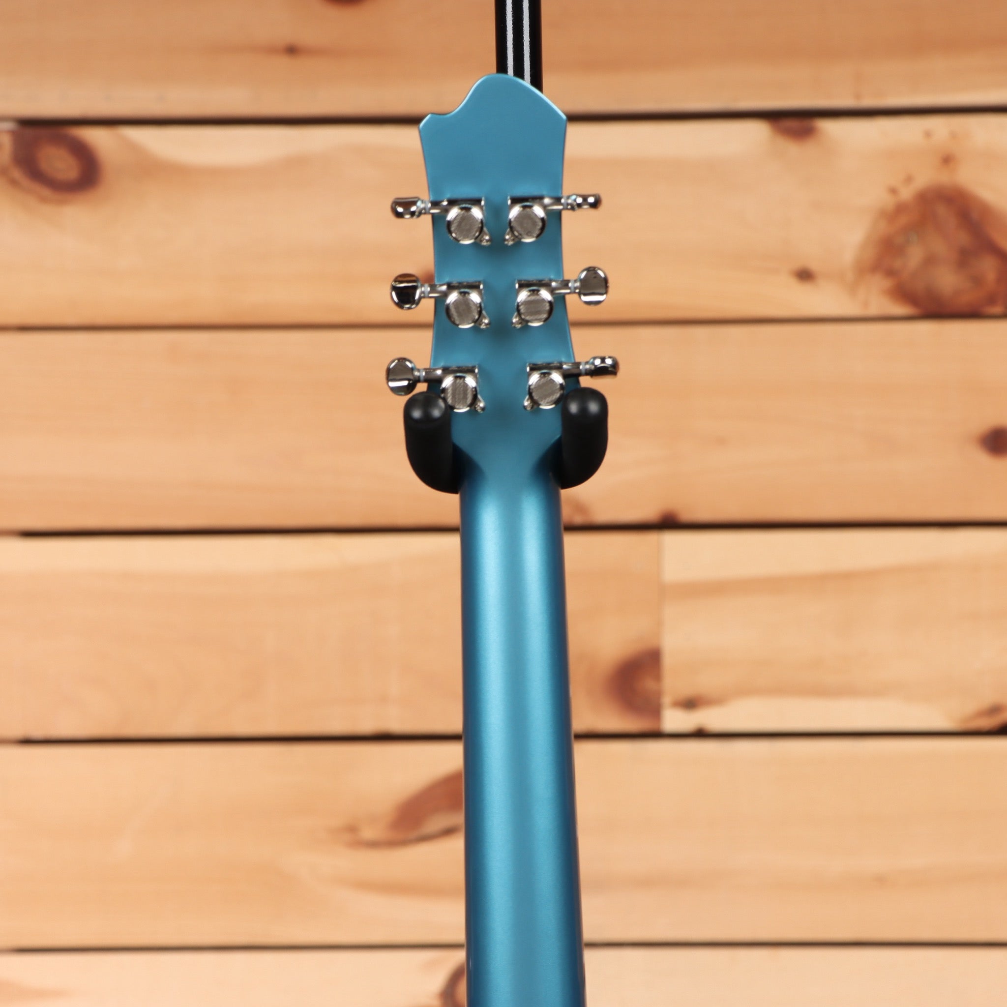 Eastman Romeo La Celestine Blue semi-hollow electric guitar with chrome tuners and black pickguard