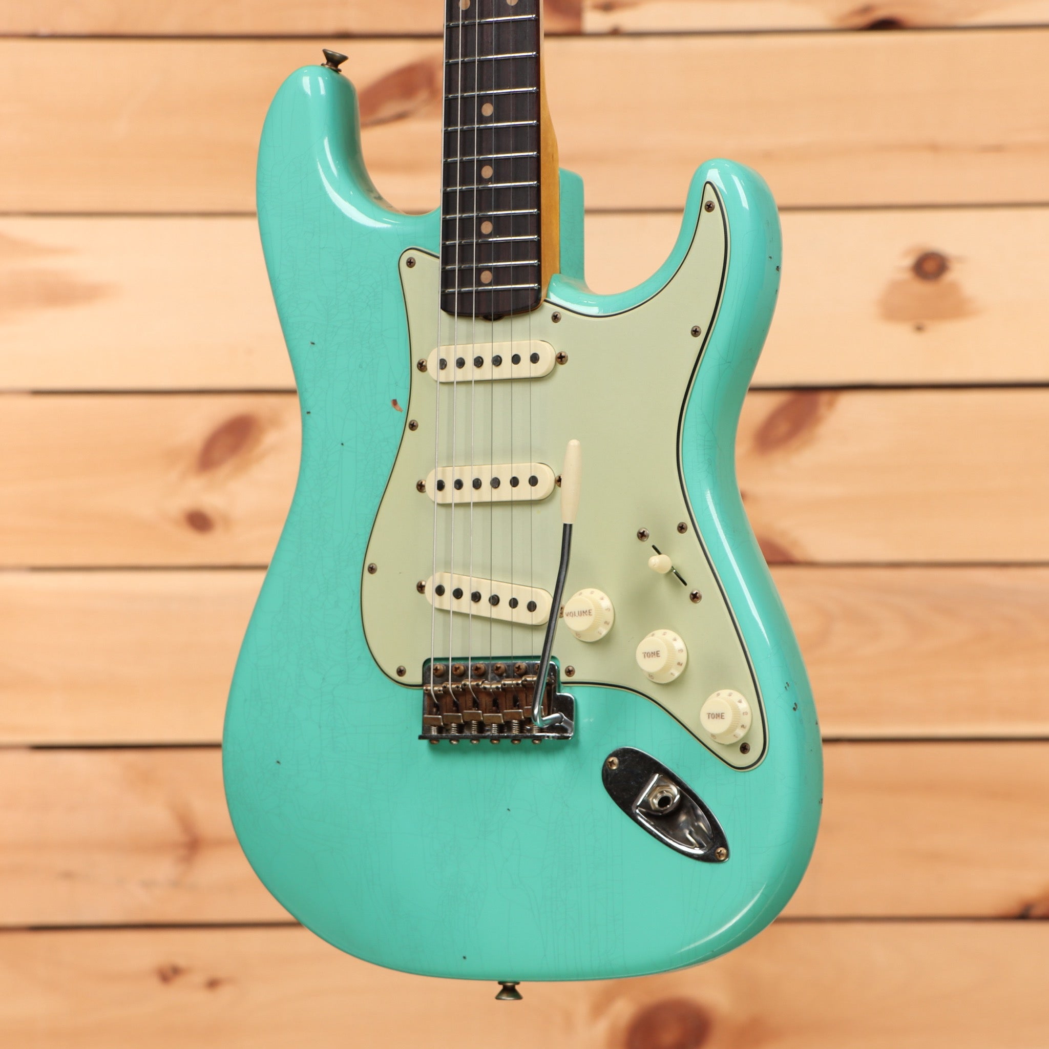 Fender Custom Shop Limited 1959 Stratocaster Journeyman Relic Super Faded Sea Foam Green electric guitar with single-coil pickups