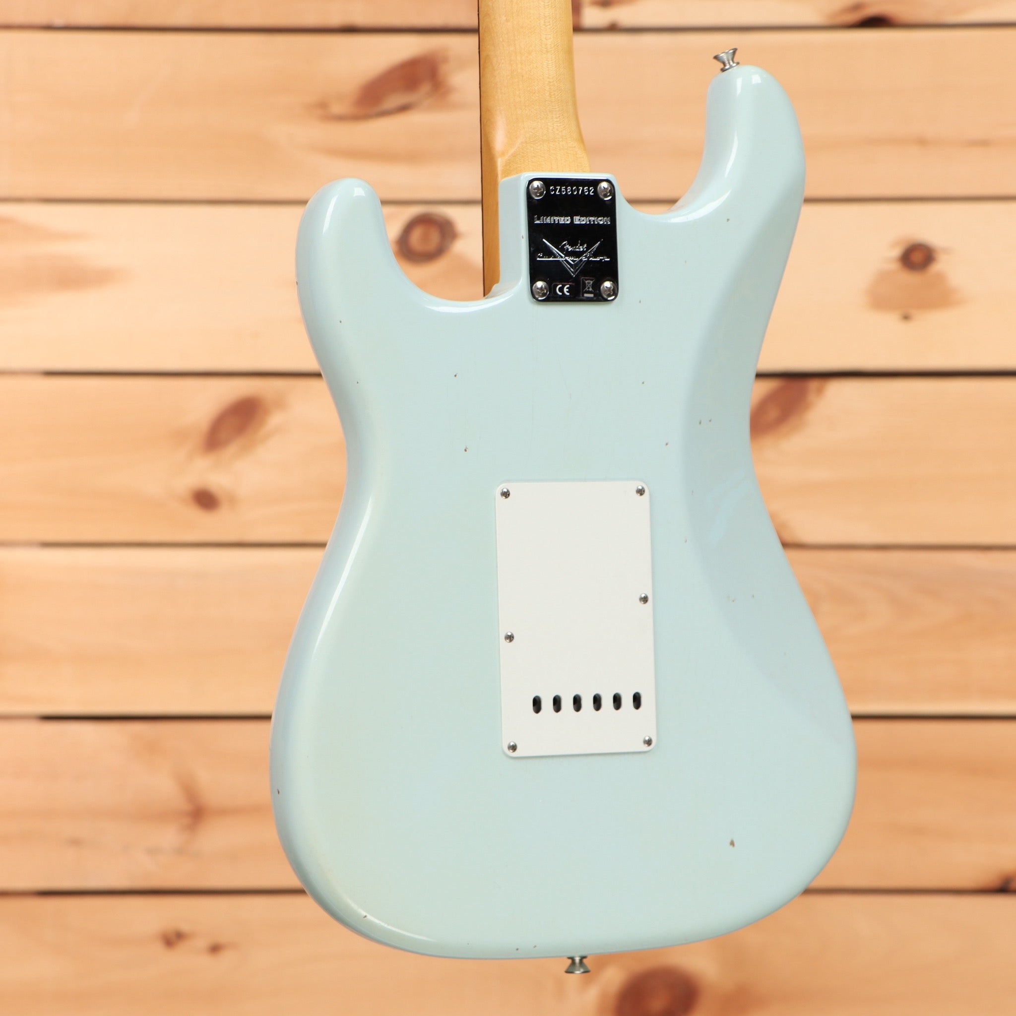 Fender Custom Shop Limited 1964 Stratocaster Journeyman Relic electric guitar Faded Aged Sonic Blue with single-coil pickups