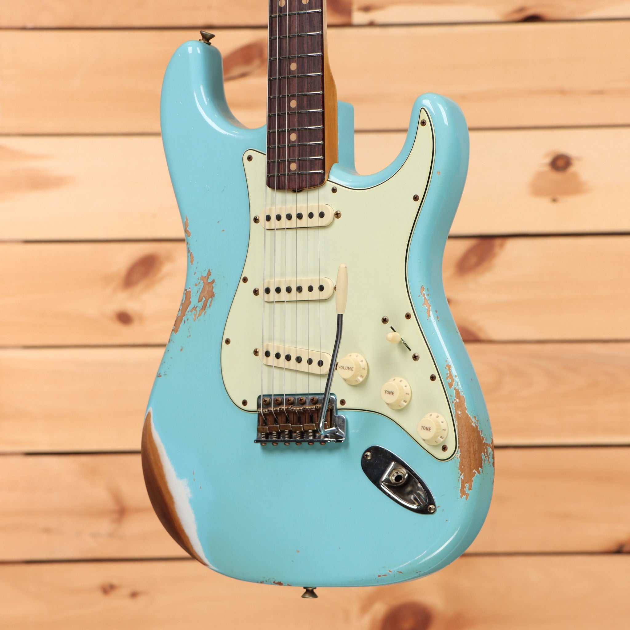 Fender Custom Shop Limited 1964 L-Series Stratocaster heavy relic aged Daphne Blue electric guitar with single-coil pickups