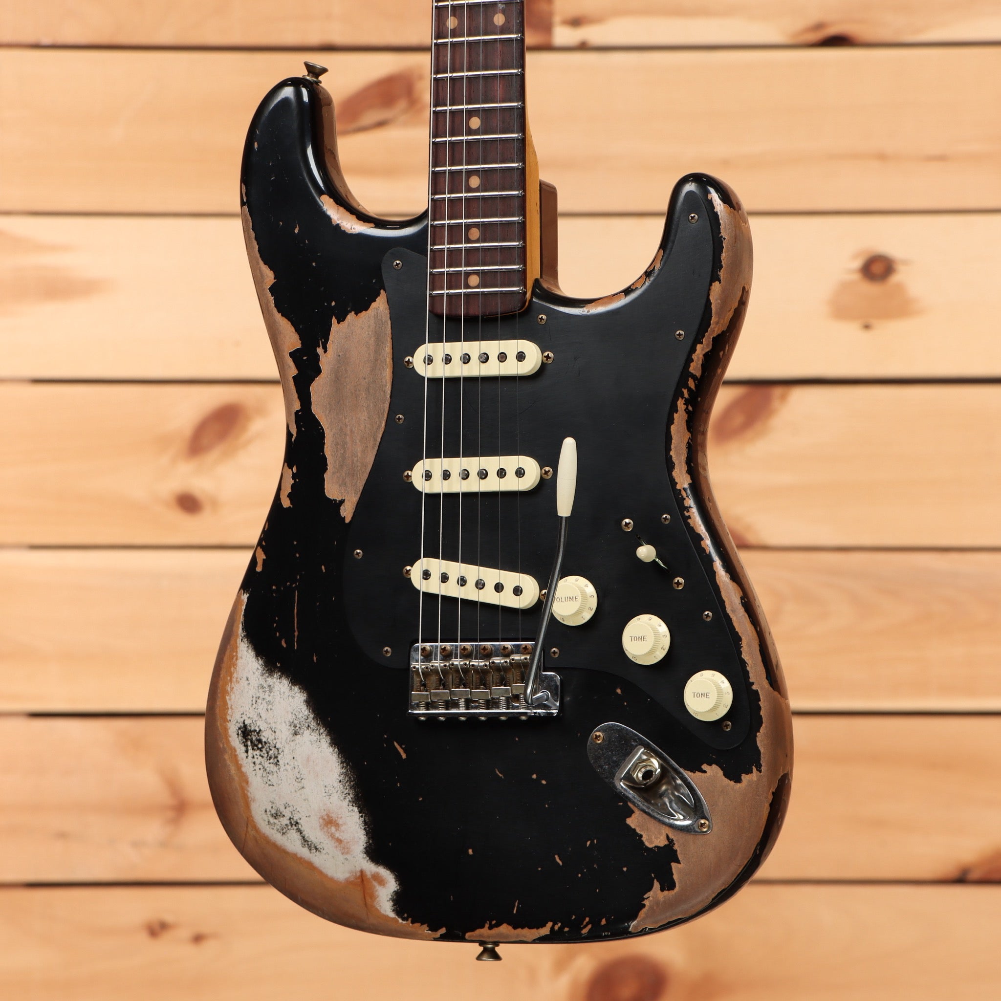 Fender Custom Shop 1962 Stratocaster Super Heavy Relic electric guitar Aged Black with single-coil pickups