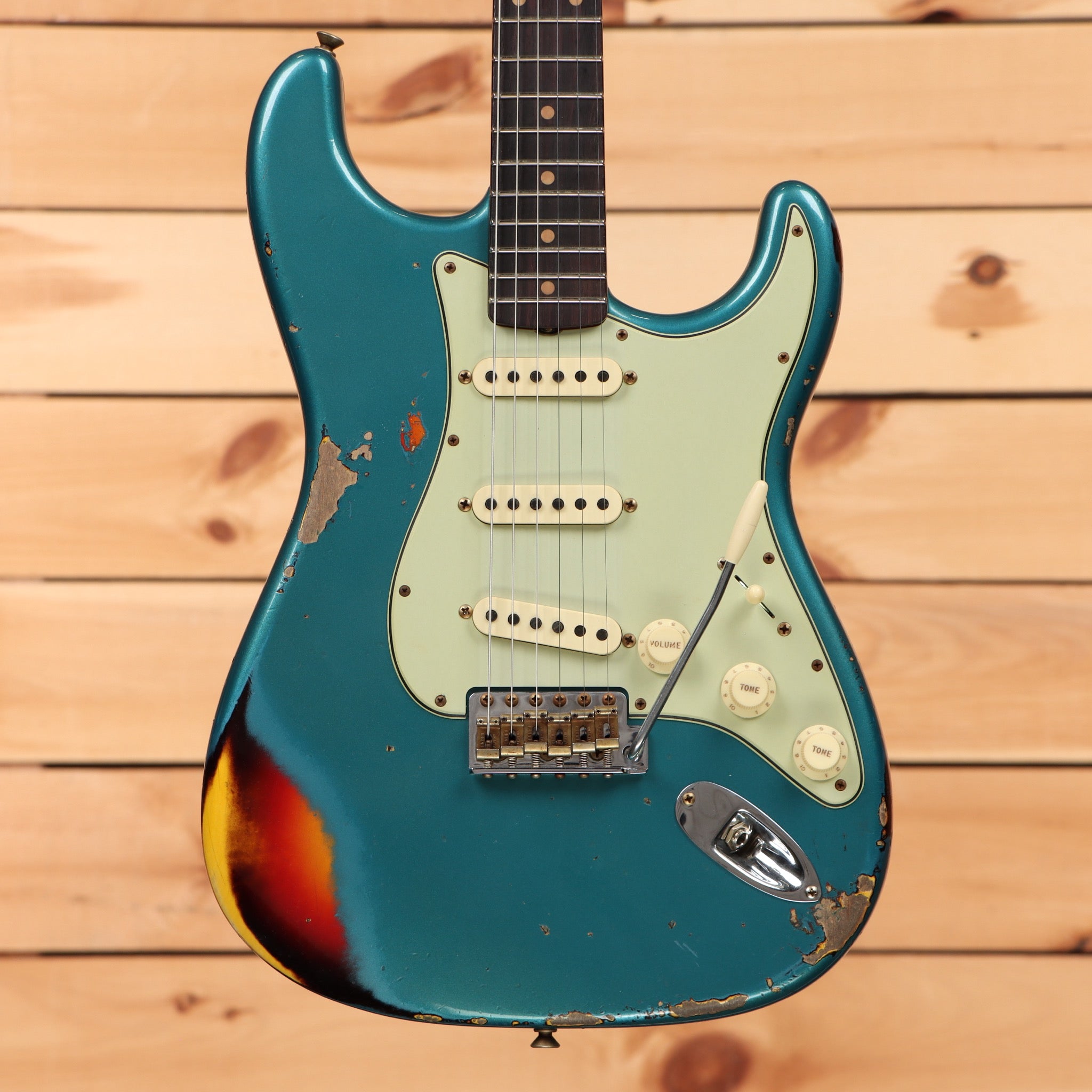 Fender Custom Shop 1961 Stratocaster heavy relic electric guitar Ocean Turquoise over 3-Color Sunburst with single-coil pickups