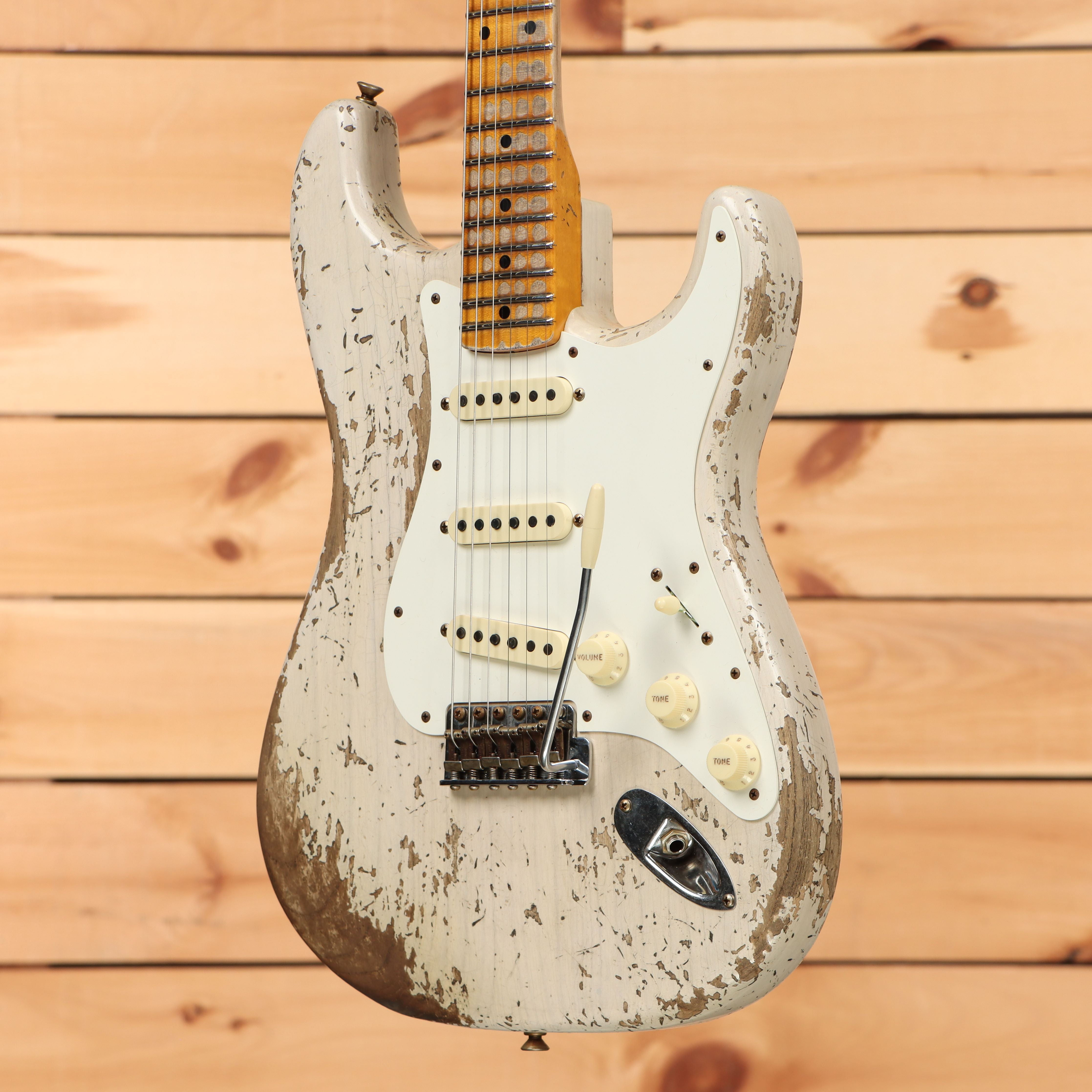 Fender Custom Shop Limited Red Hot Stratocaster electric guitar Super Heavy Relic Aged White Blonde with single-coil pickups