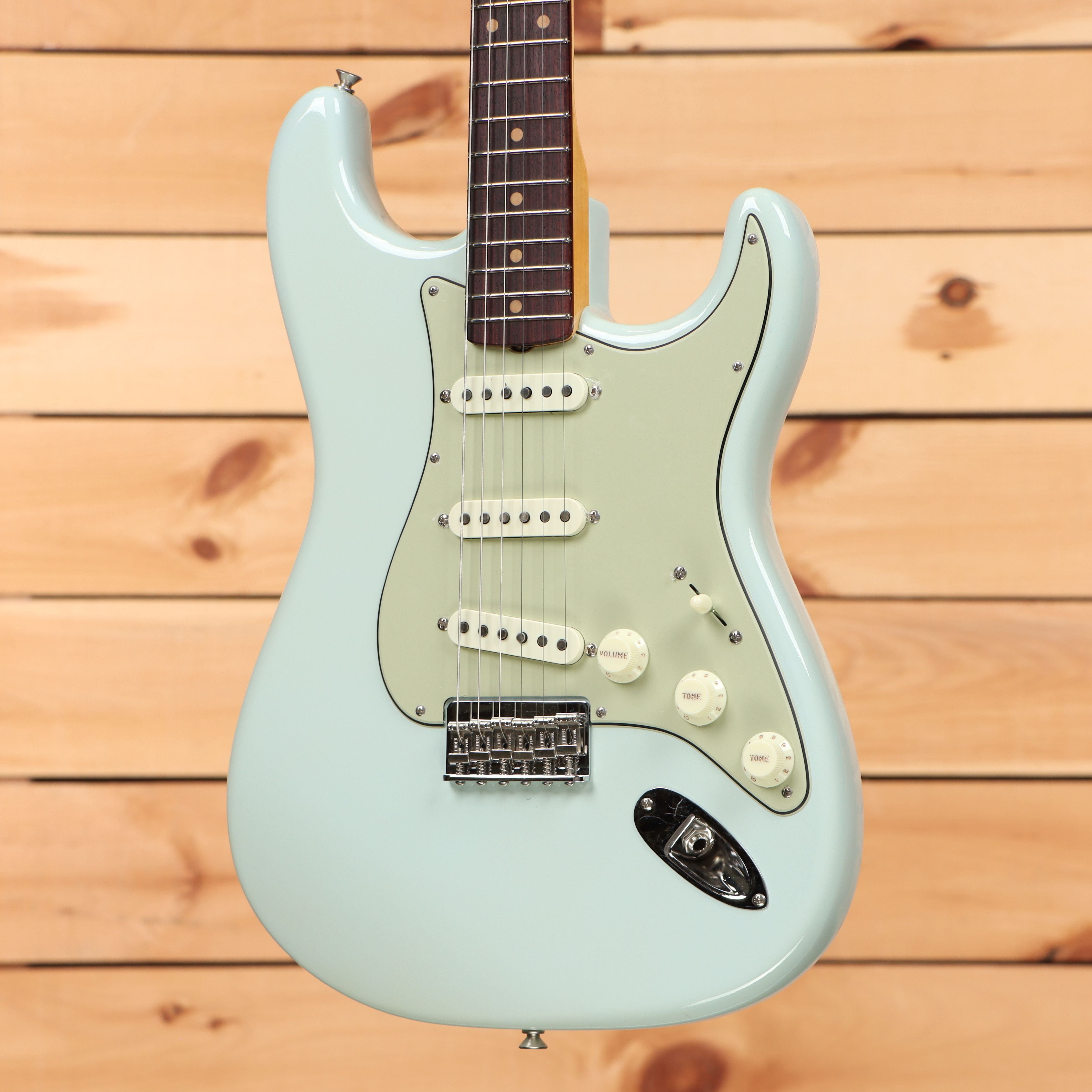 Fender Custom Shop Vintage Custom Hardtail Stratocaster electric guitar Sonic Blue relic with vintage single-coil pickups
