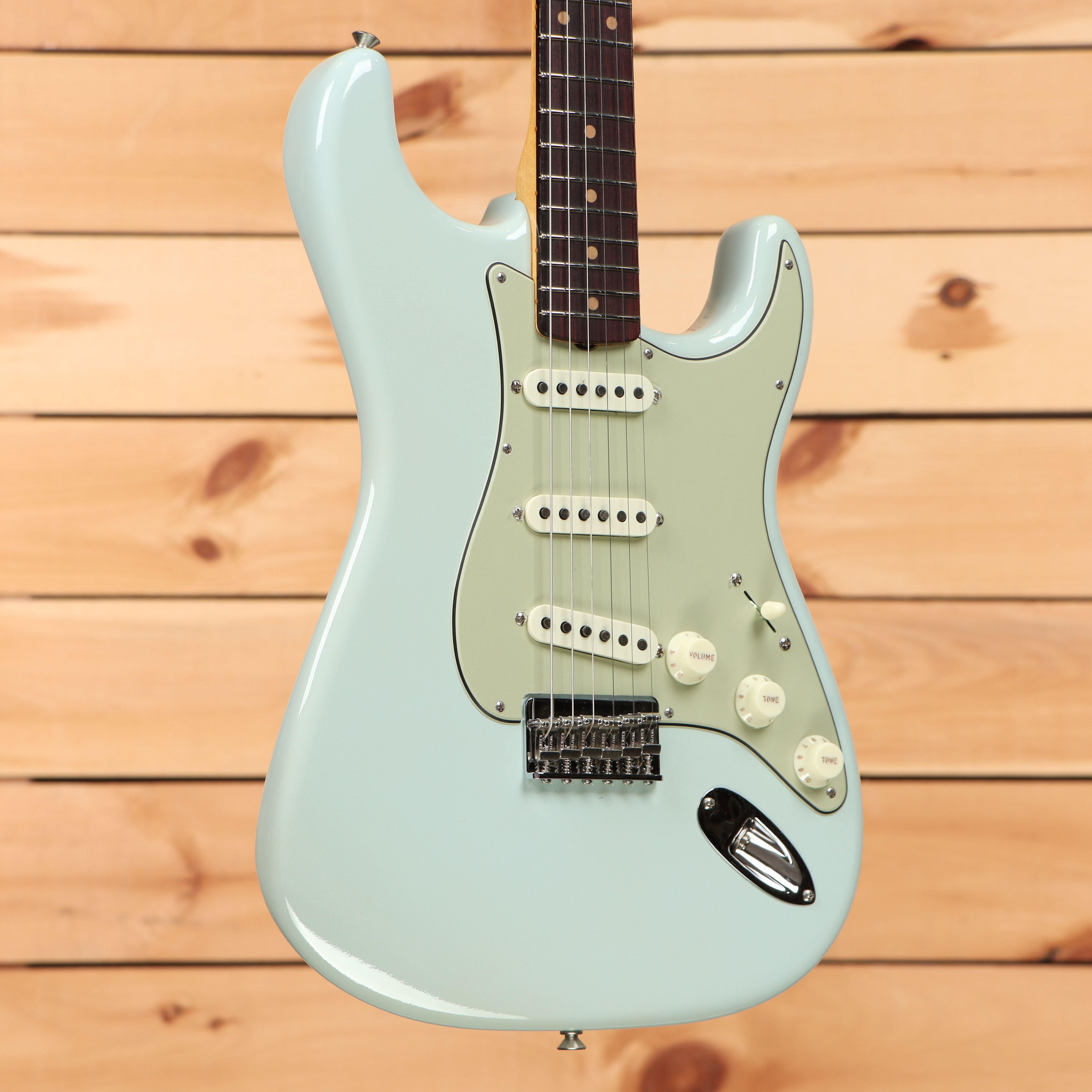 Fender Custom Shop Vintage Custom Hardtail Stratocaster electric guitar Sonic Blue with three single-coil pickups