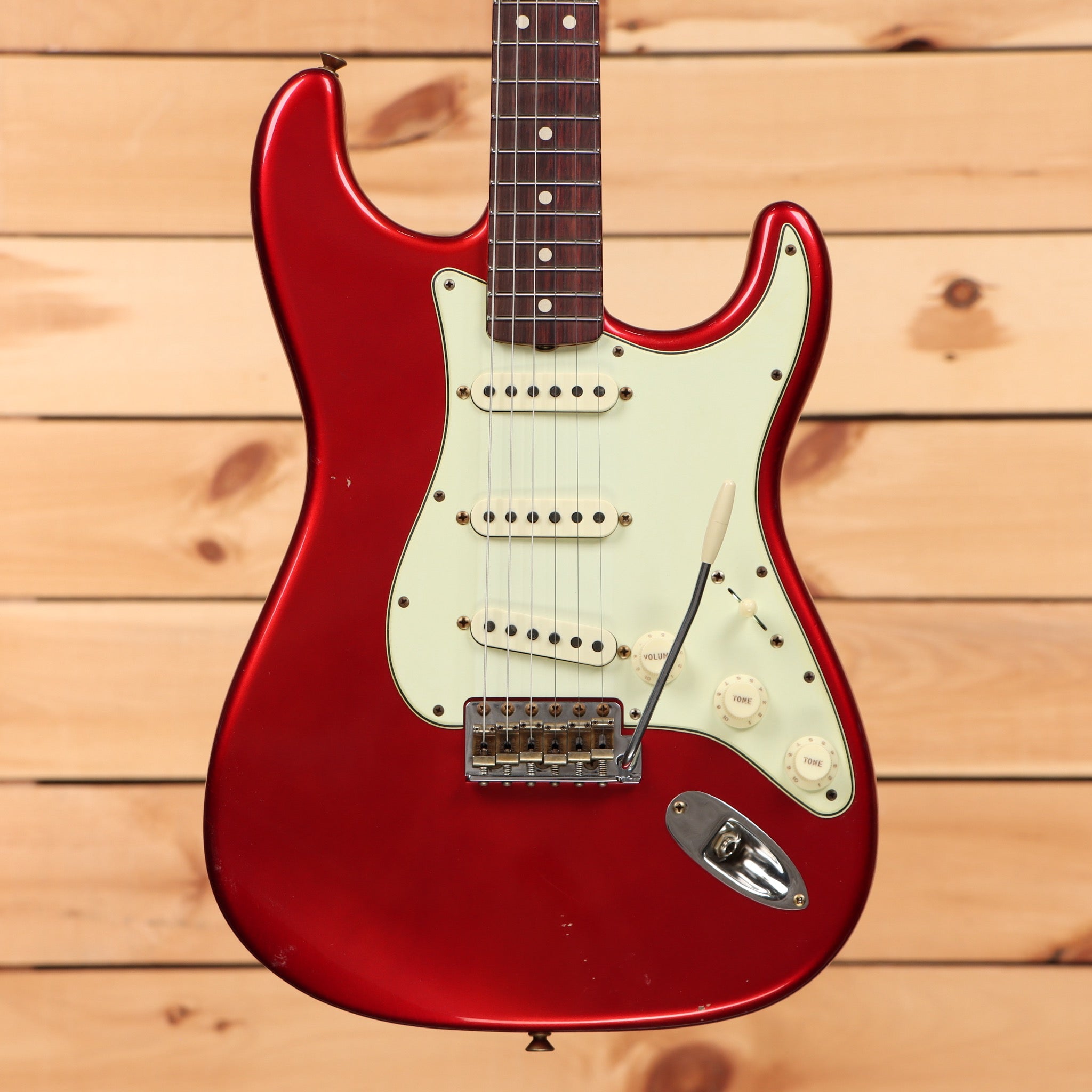 Fender Custom Shop Limited 1963 Stratocaster Journeyman Relic electric guitar Aged Candy Apple Red with single-coil pickups