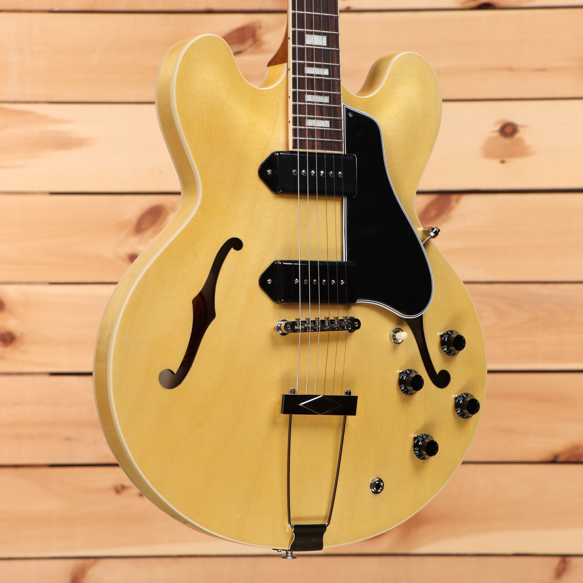 Gibson ES-330 semi-hollow body electric guitar antique natural with f-holes and black pickguard