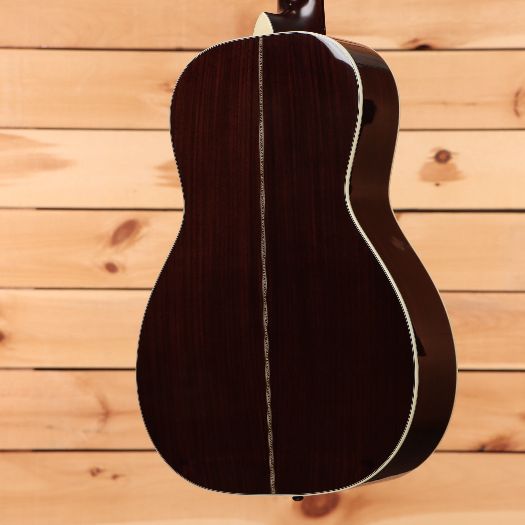 Eastman E20P dreadnought acoustic guitar natural finish pre-owned with herringbone center stripe