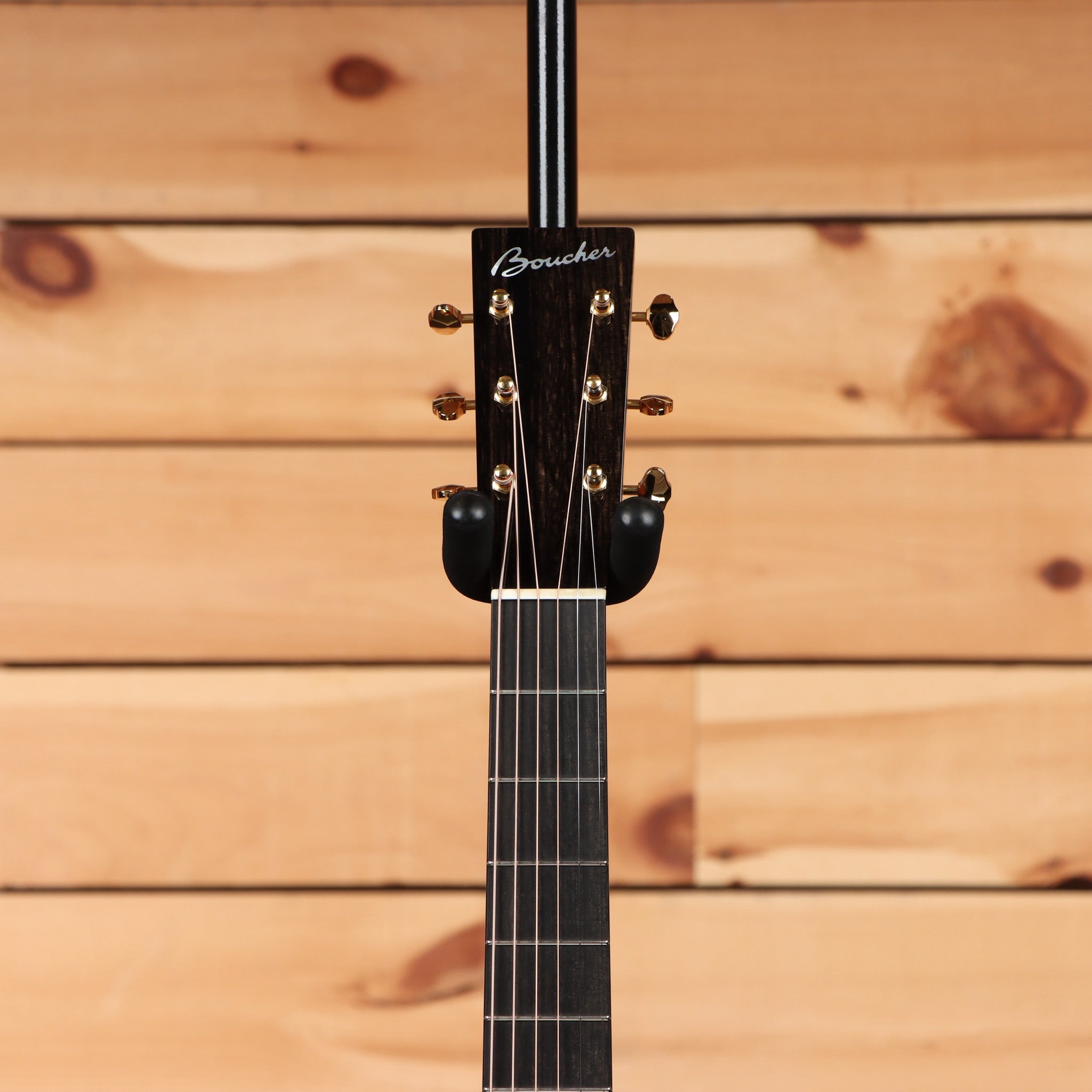 Boucher LESG171 classical guitar natural finish with rosewood fretboard and gold tuning machines