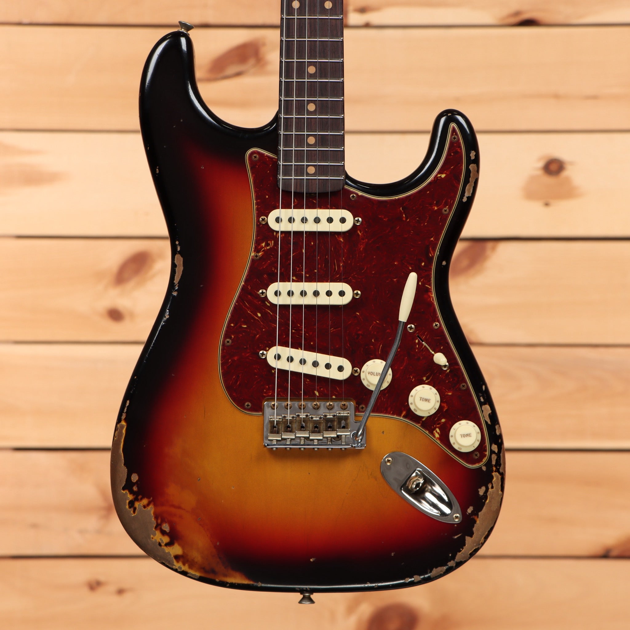 Fender Custom Shop Limited Roasted 1961 Stratocaster Super Heavy Relic electric guitar 3-tone sunburst with single-coil pickups