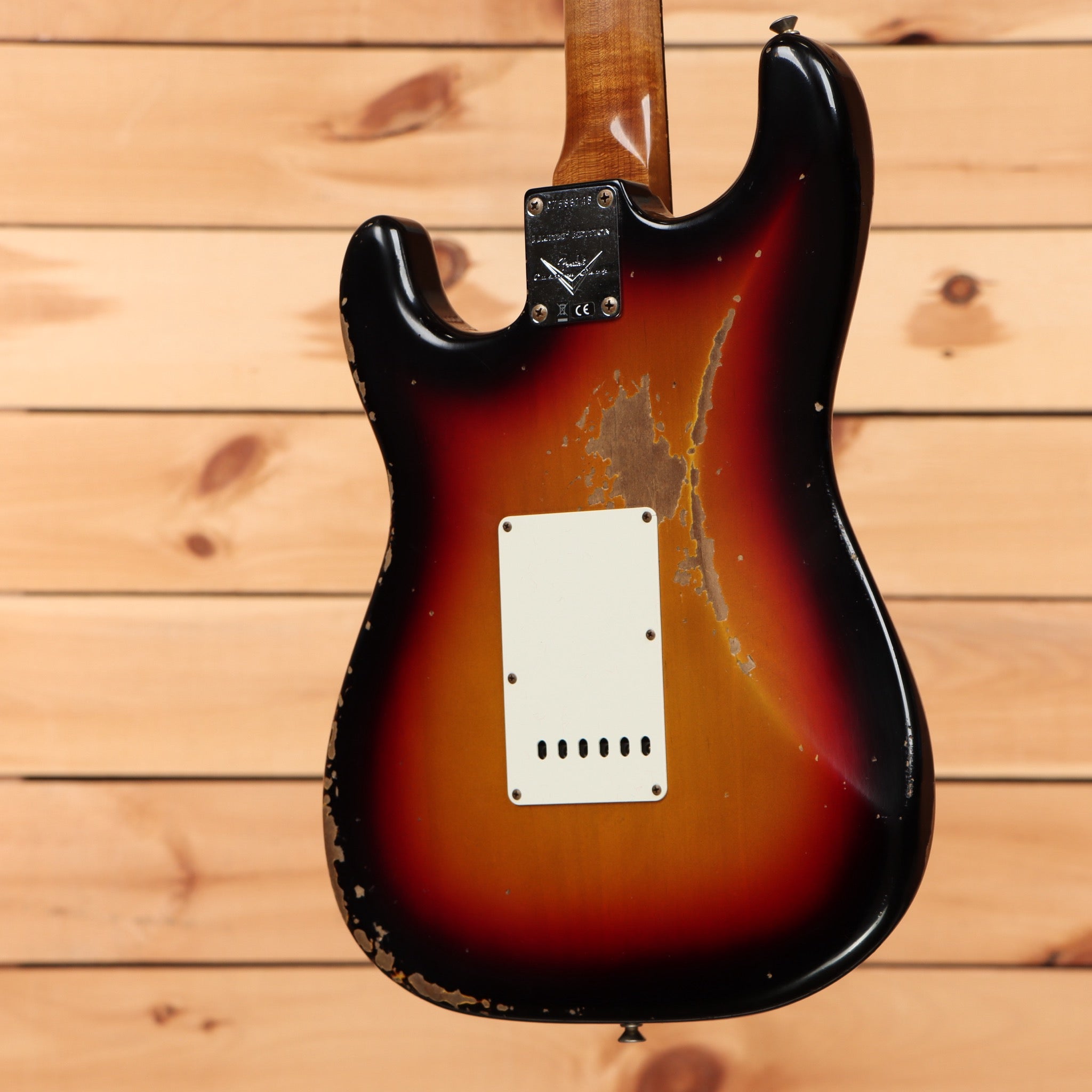 Fender Custom Shop Limited Roasted 1961 Stratocaster Super Heavy Relic electric guitar 3-tone sunburst with white pickguard