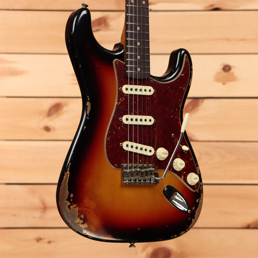 Fender Custom Shop Limited Roasted 1961 Stratocaster Super Heavy Relic electric guitar 3-Tone Sunburst with single-coil pickups