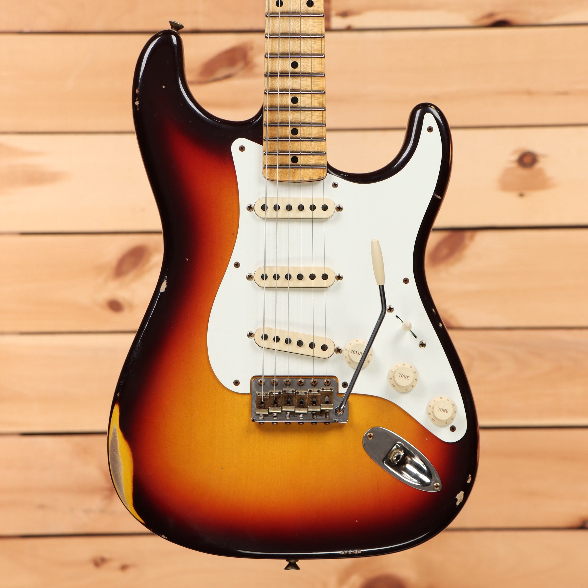 Fender Custom Shop 1958 Stratocaster Relic electric guitar 3-tone sunburst with single-coil pickups
