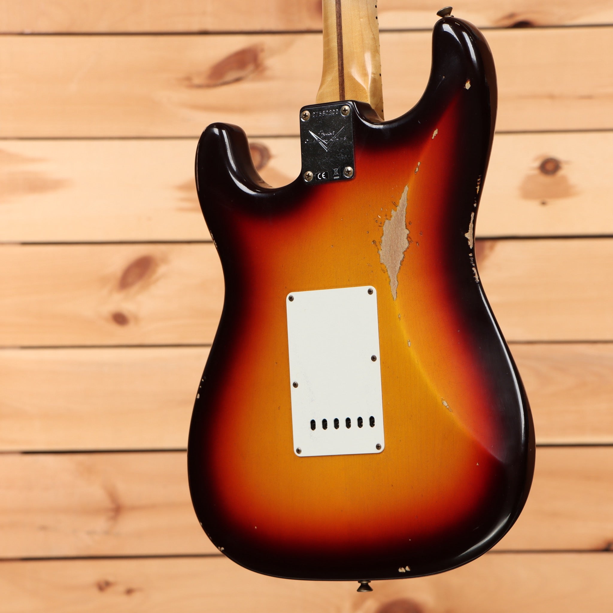 Fender Custom Shop 1958 Stratocaster Relic electric guitar 3-Tone Sunburst with white pickguard