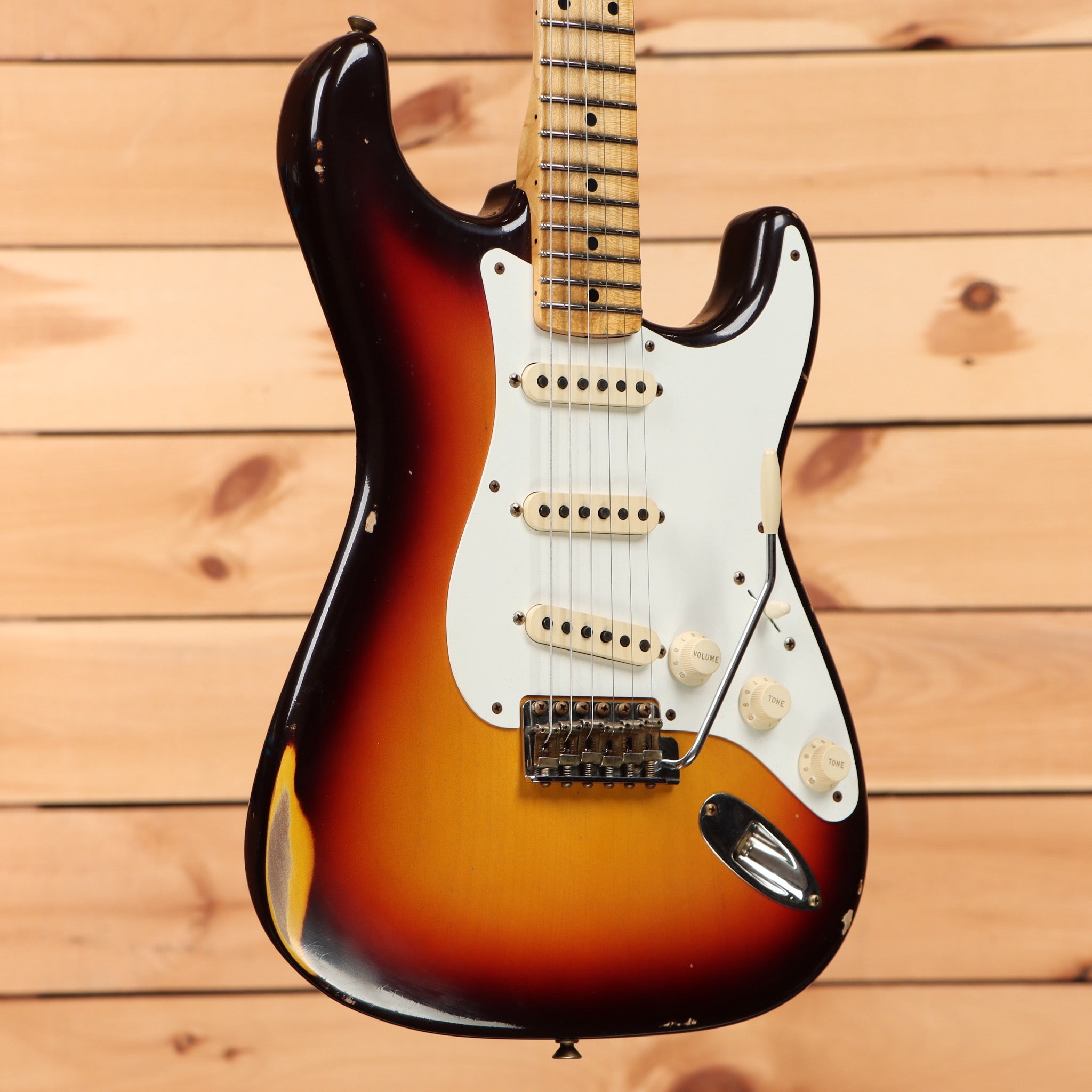 Fender Custom Shop 1958 Stratocaster Relic electric guitar Faded Aged Chocolate 3-Tone Sunburst with single-coil pickups