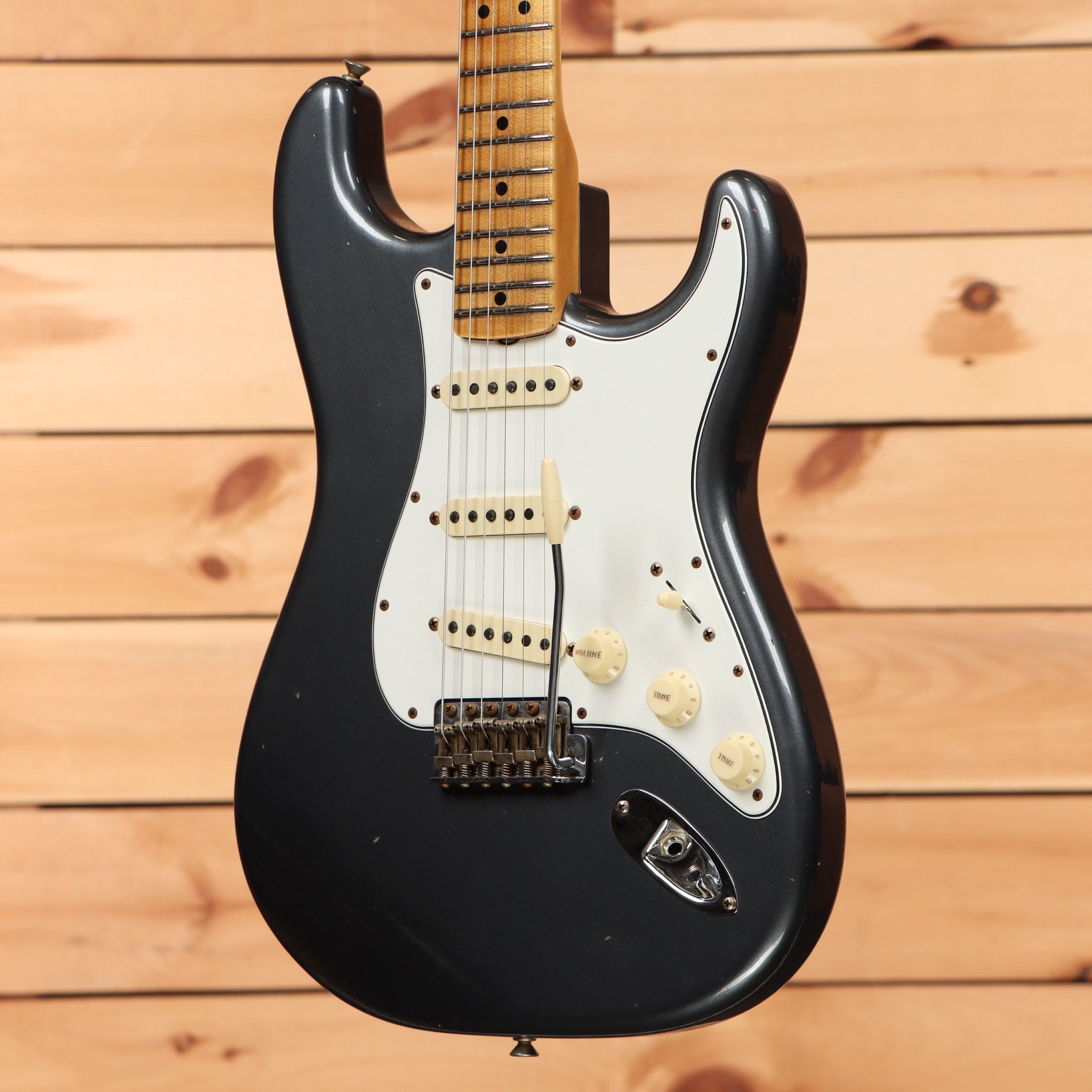Fender Custom Shop Limited 1965 Stratocaster Journeyman Relic electric guitar Aged Charcoal Frost Metallic with three single-coil pickups