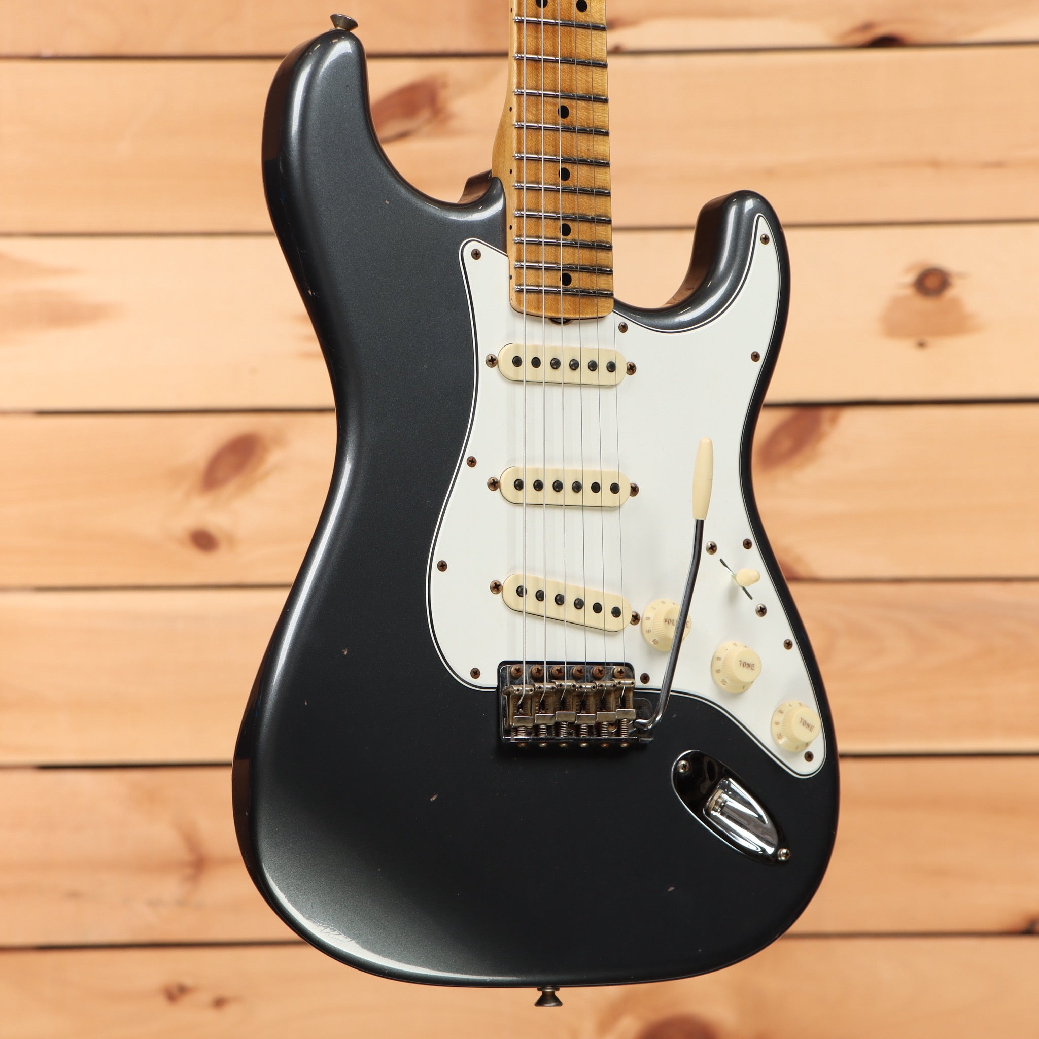 Fender Custom Shop Limited 1965 Stratocaster Journeyman Relic electric guitar Aged Charcoal Frost Metallic with single-coil pickups