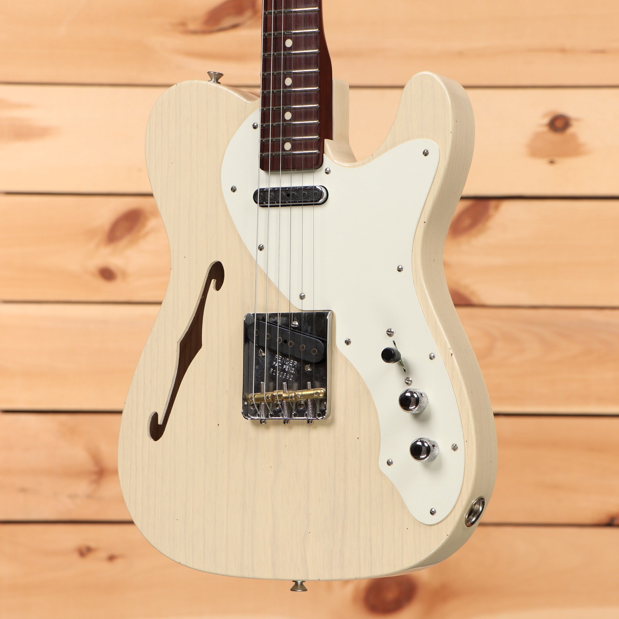 Fender Custom Shop Limited 50s Telecaster Thinline Journeyman Relic semi-hollow electric guitar Vintage Blonde with f-hole and single-coil pickup