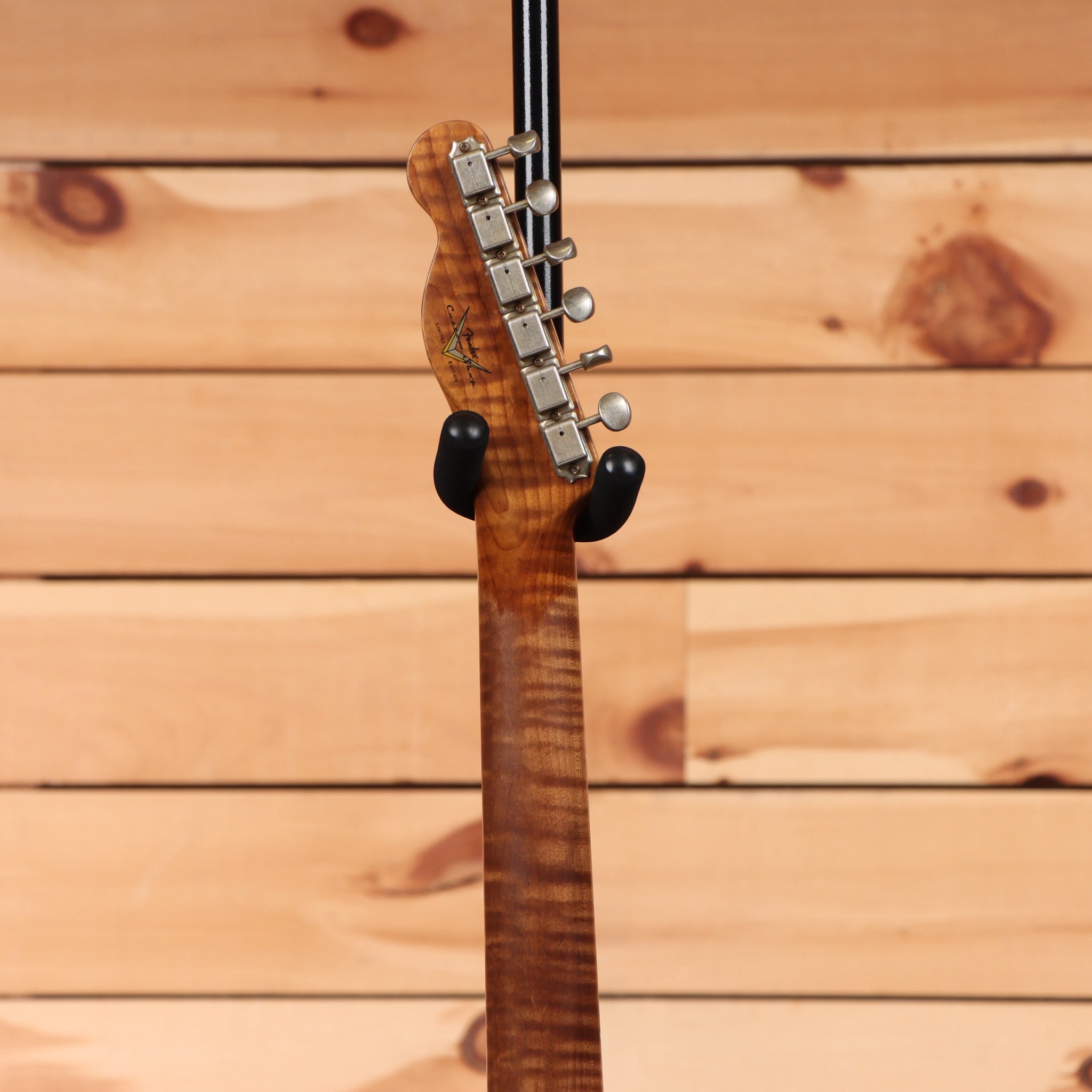 Fender Custom Shop Limited Hotshot Texas Telecaster electric guitar Lake Placid Blue Journeyman Relic with maple neck and vintage tuning machines