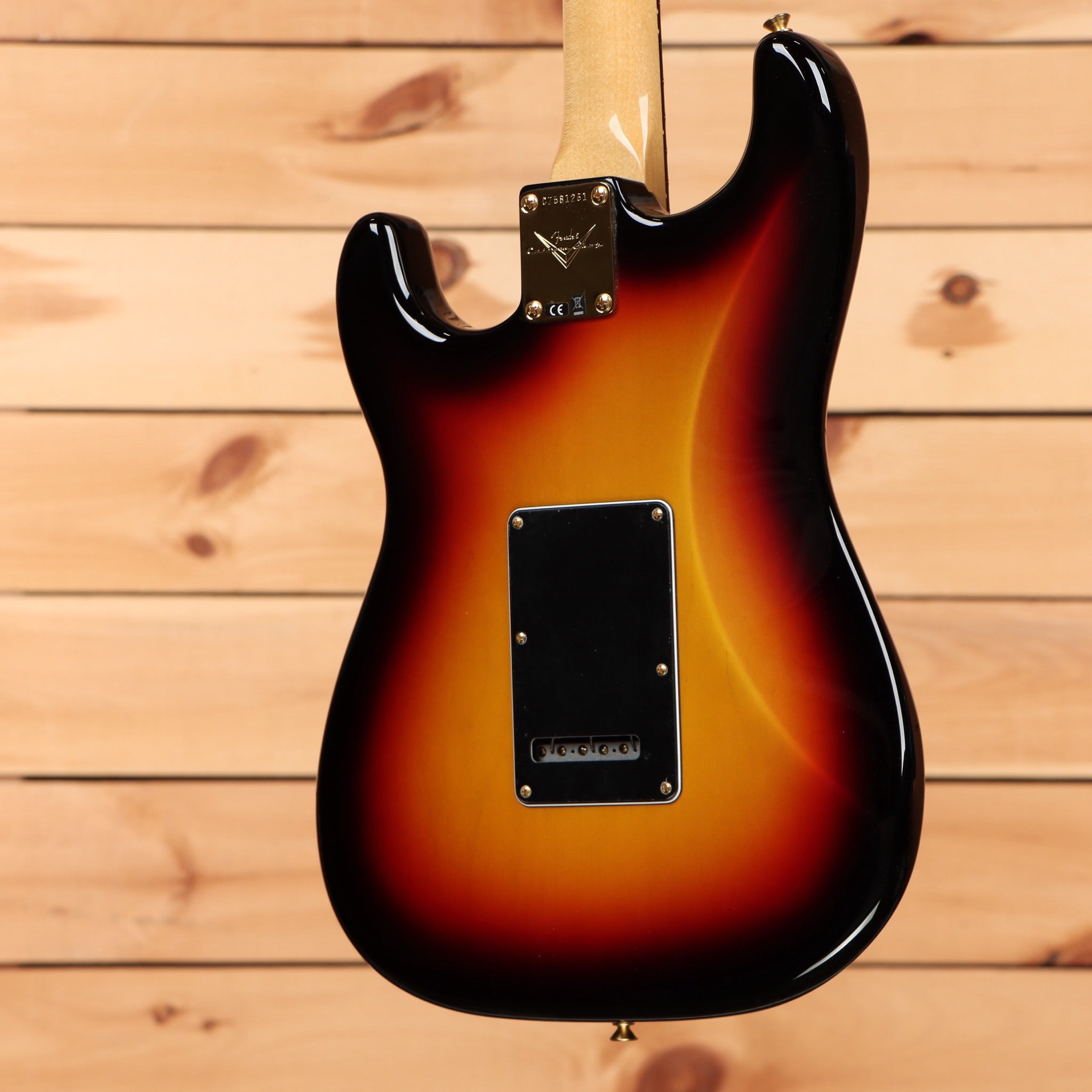 Fender Custom Shop Stevie Ray Vaughan Signature Stratocaster electric guitar 3-color sunburst with single-coil pickups