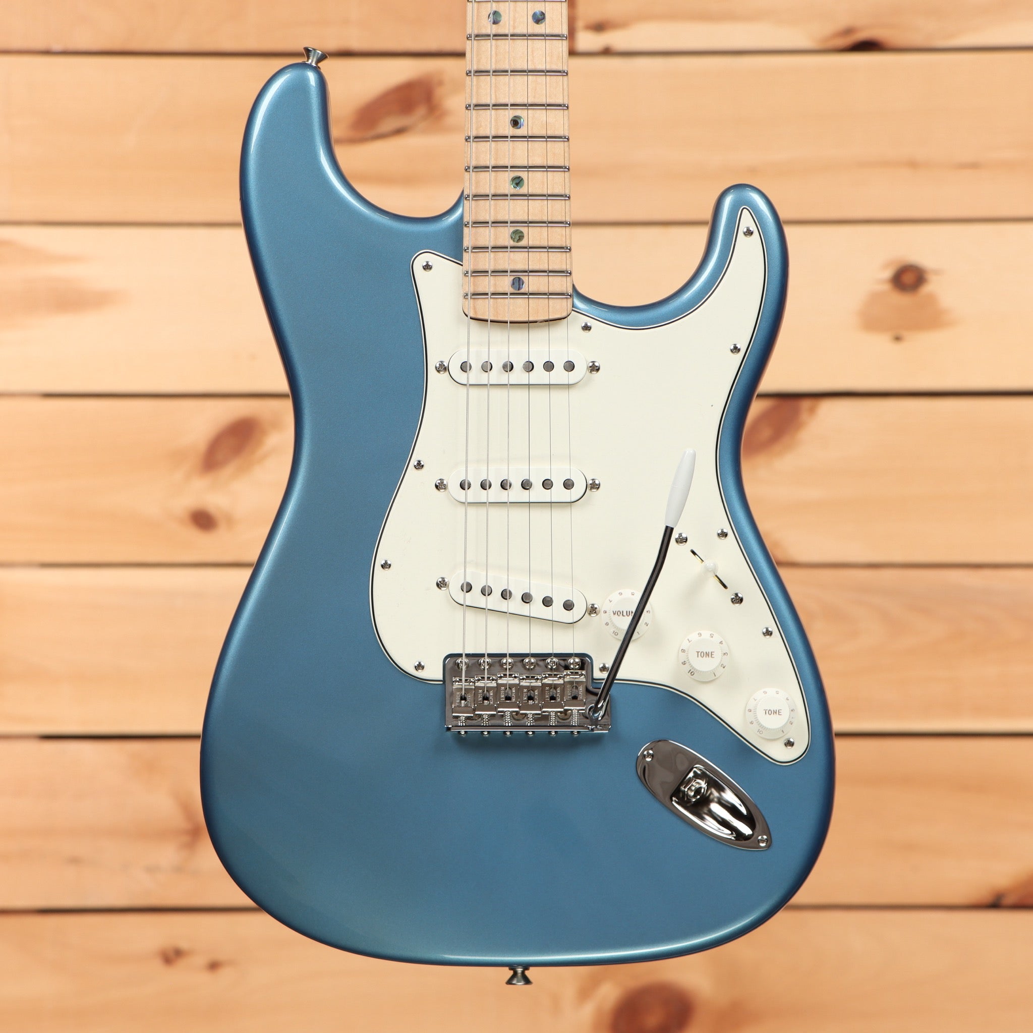 Fender Custom Shop Robin Trower Stratocaster electric guitar faded aged Lake Placid Blue with three single-coil pickups