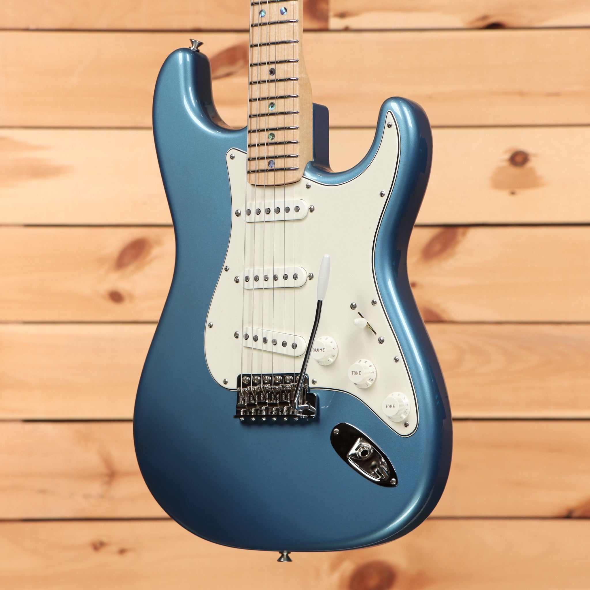 Fender Custom Shop Robin Trower Stratocaster electric guitar faded aged Lake Placid Blue with single-coil pickups